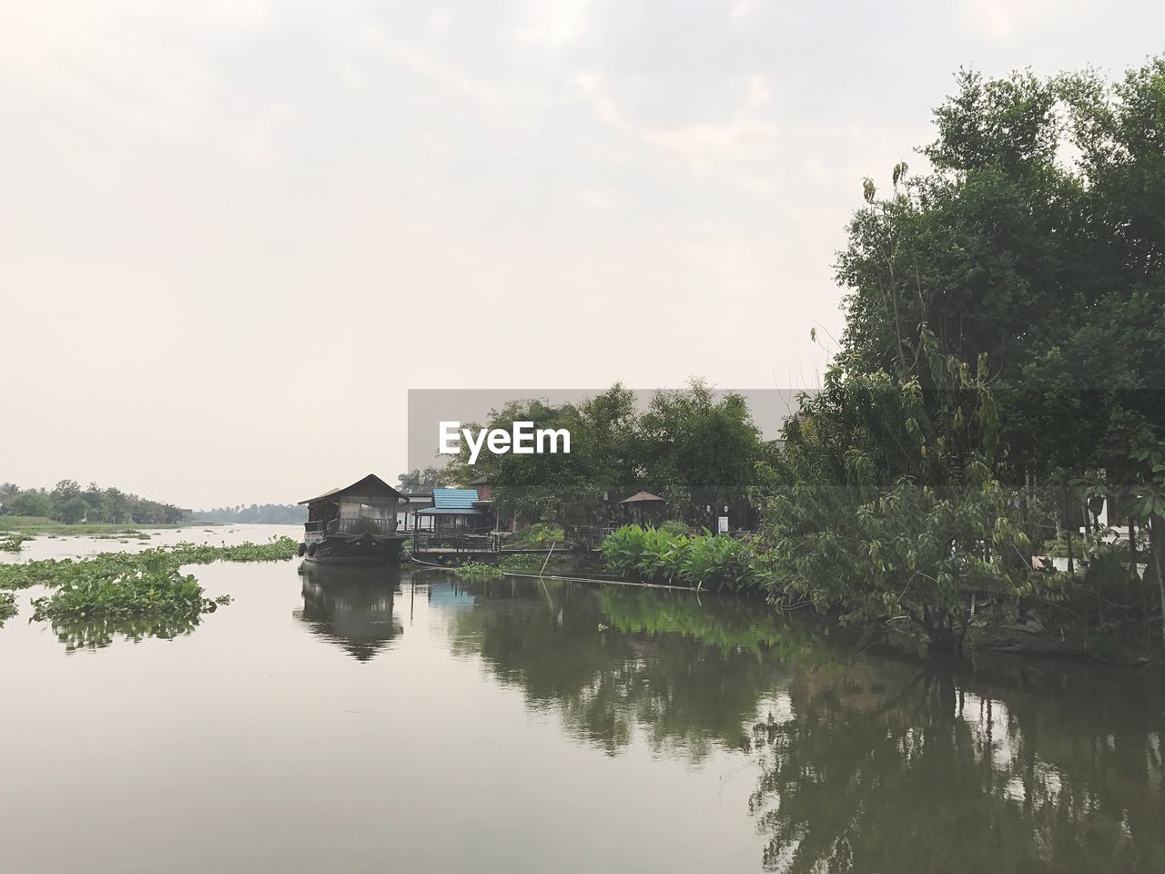 SCENIC VIEW OF CALM LAKE AGAINST SKY