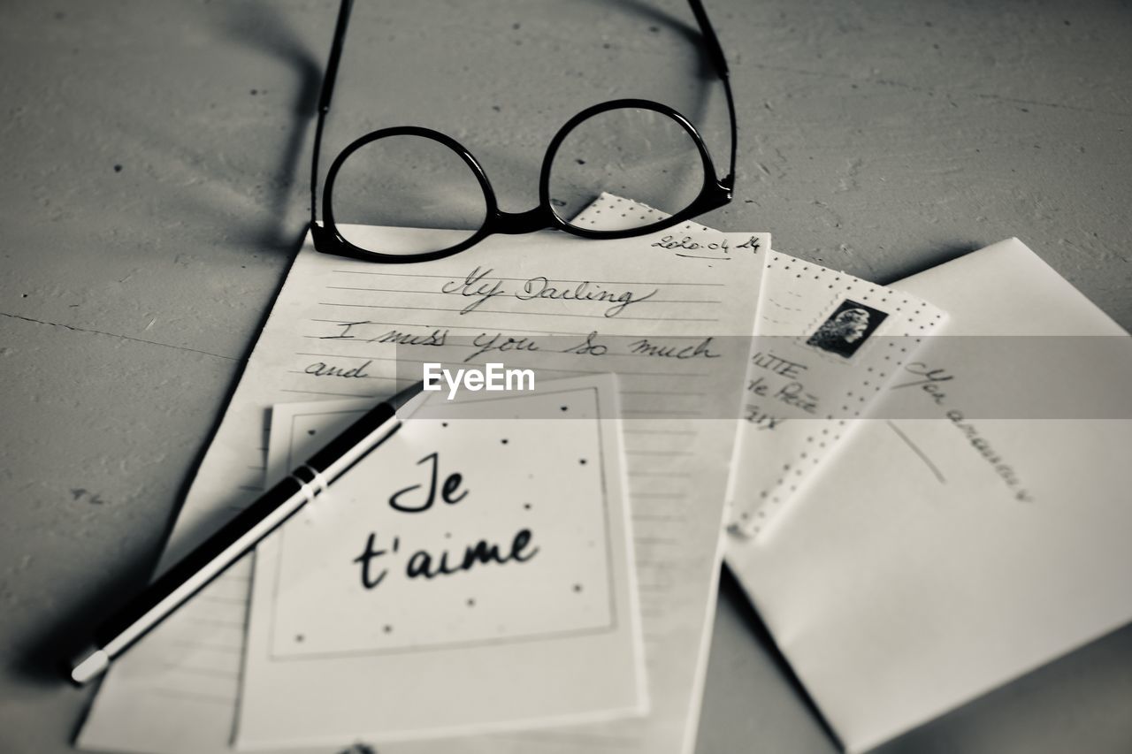 HIGH ANGLE VIEW OF EYEGLASSES ON TABLE