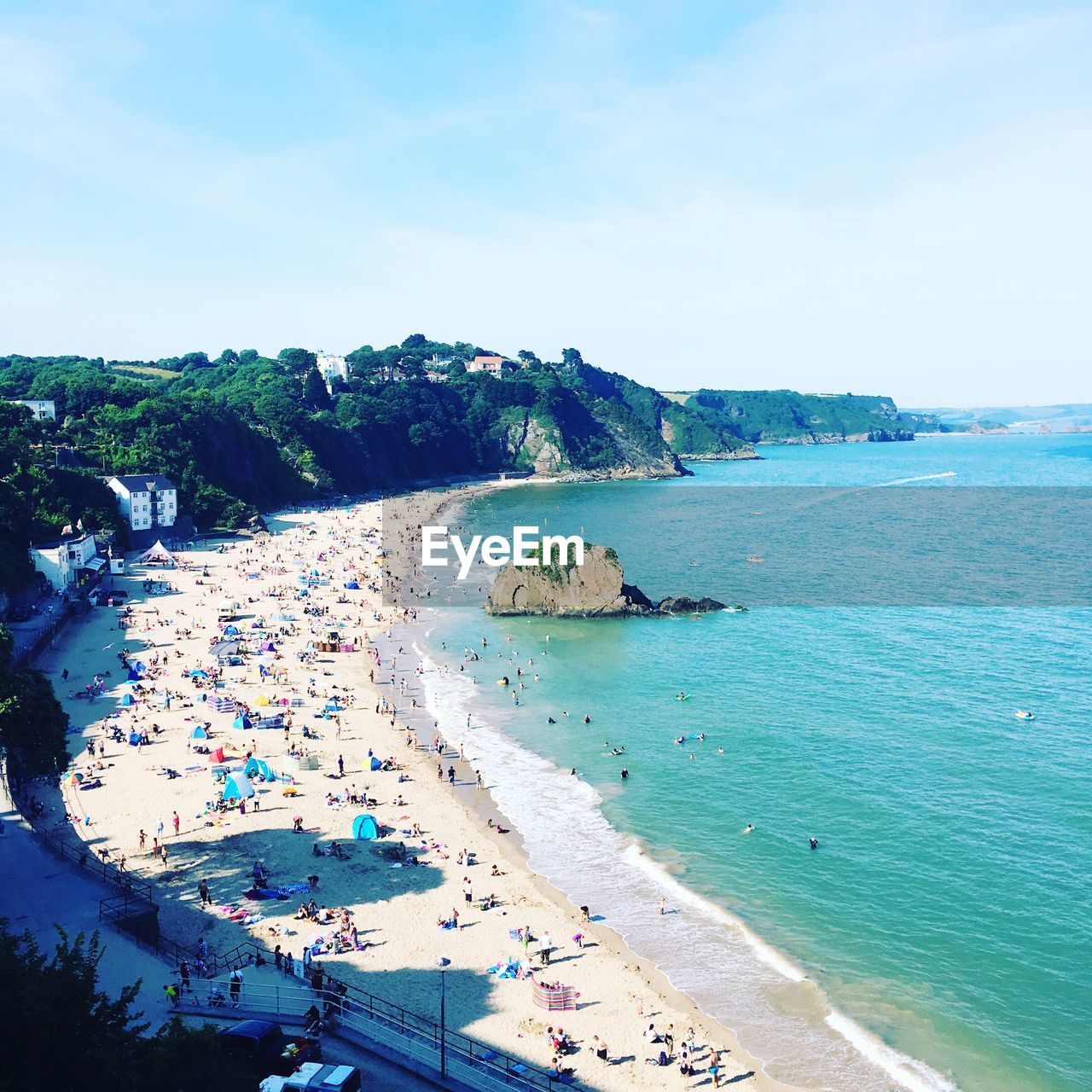 HIGH ANGLE VIEW OF TOURISTS ON BEACH