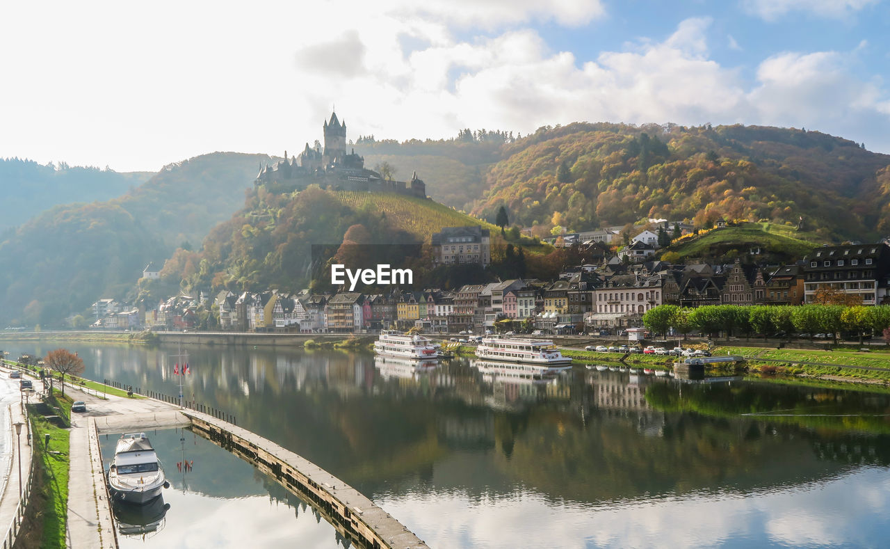 PANORAMIC VIEW OF LAKE AGAINST SKY