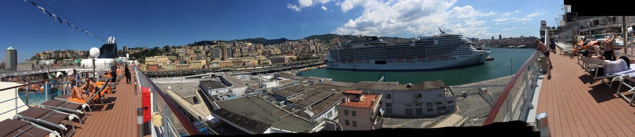 PANORAMIC VIEW OF BOATS MOORED IN CITY