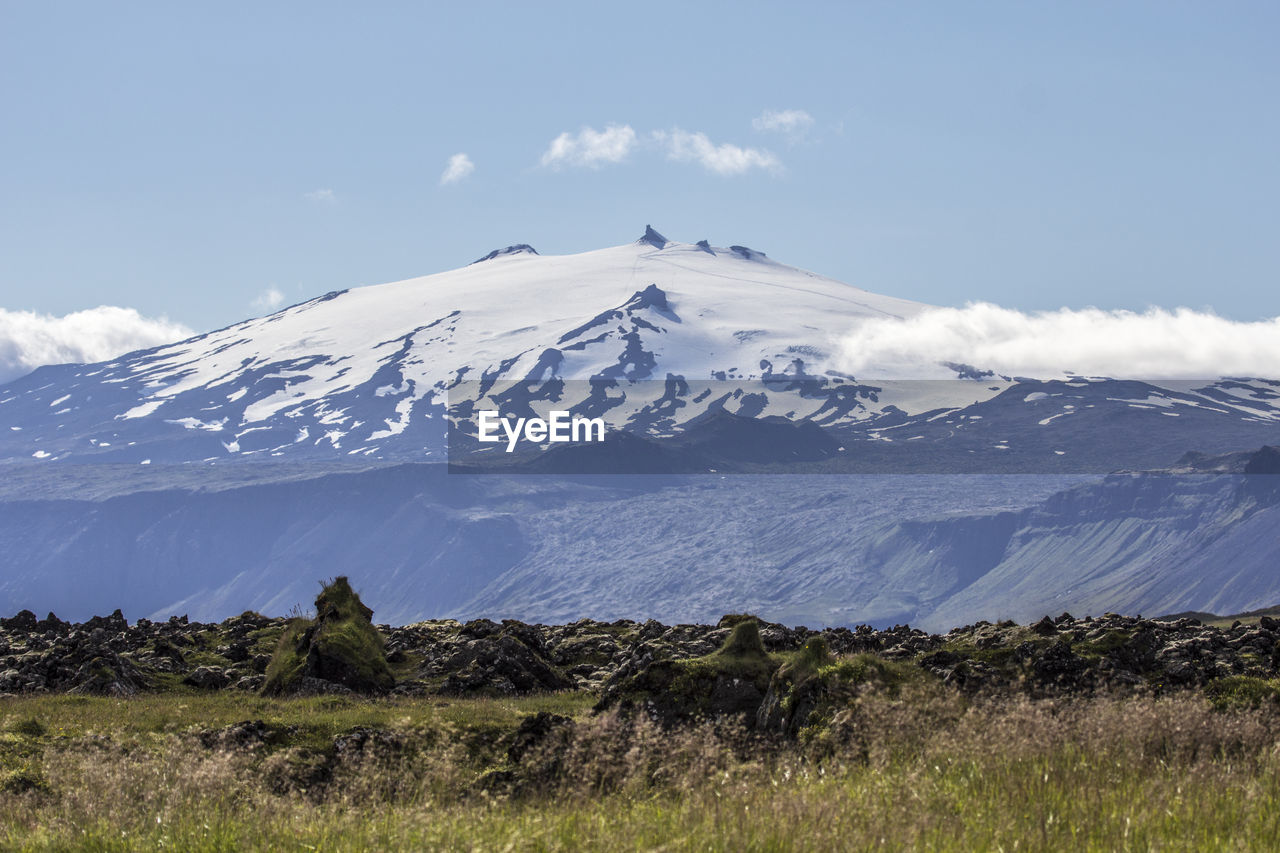 PANORAMIC VIEW OF SNOWCAPPED MOUNTAINS AGAINST SKY