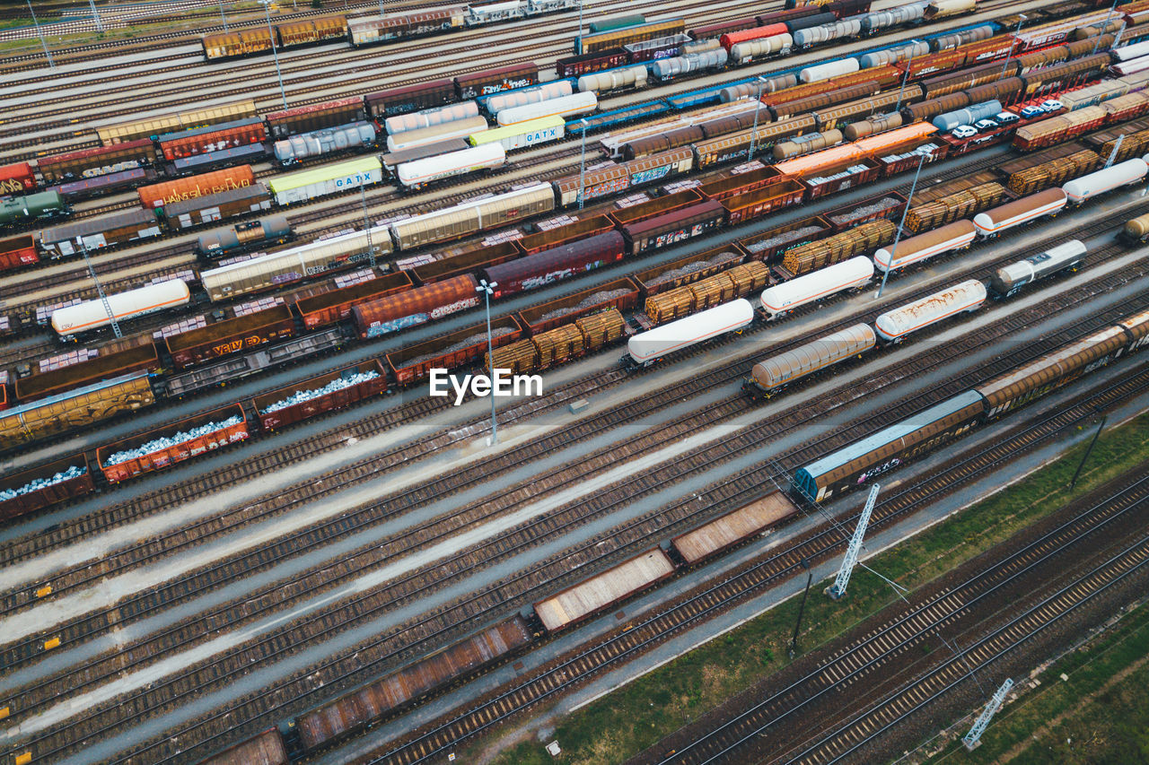 HIGH ANGLE VIEW OF TRAIN ON RAILROAD TRACK