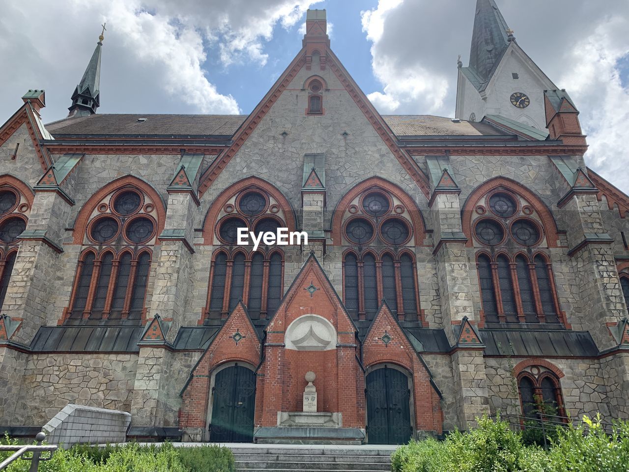 LOW ANGLE VIEW OF CHURCH AGAINST SKY