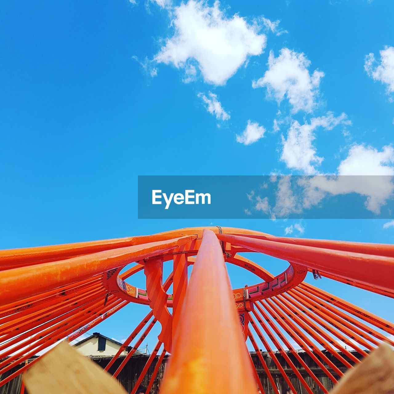 LOW ANGLE VIEW OF GOLDEN GATE AGAINST BLUE SKY