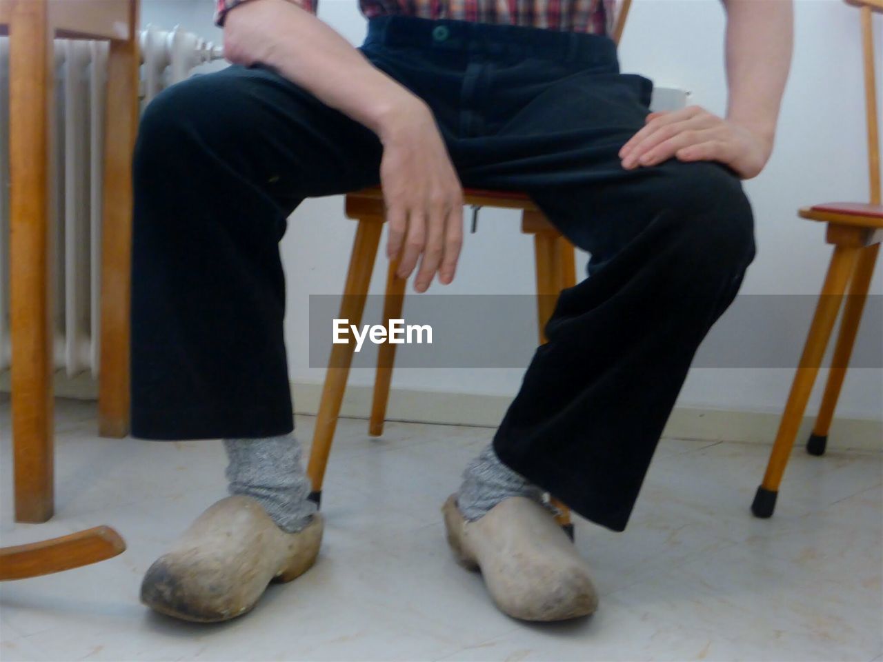 REAR VIEW OF YOUNG MAN LOOKING AWAY
