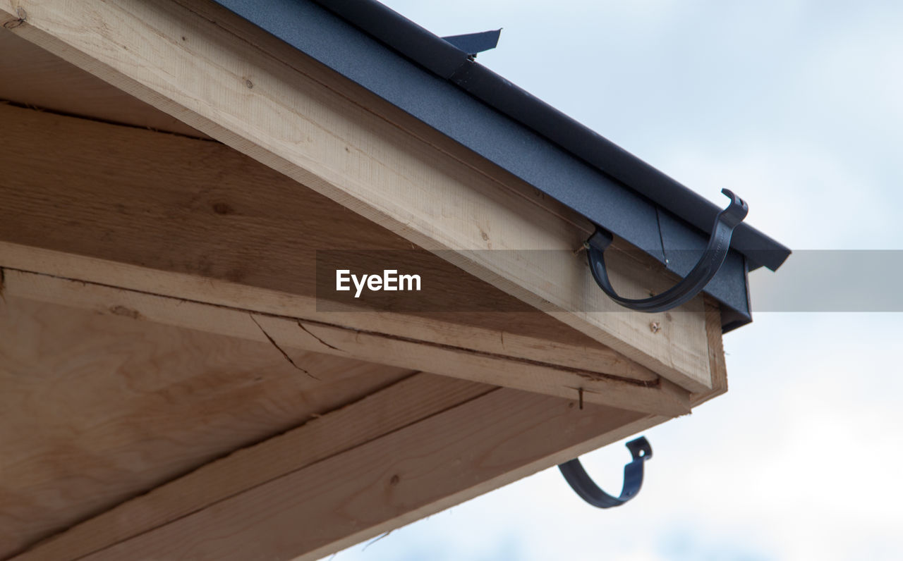 LOW ANGLE VIEW OF METALLIC STRUCTURE AGAINST SKY