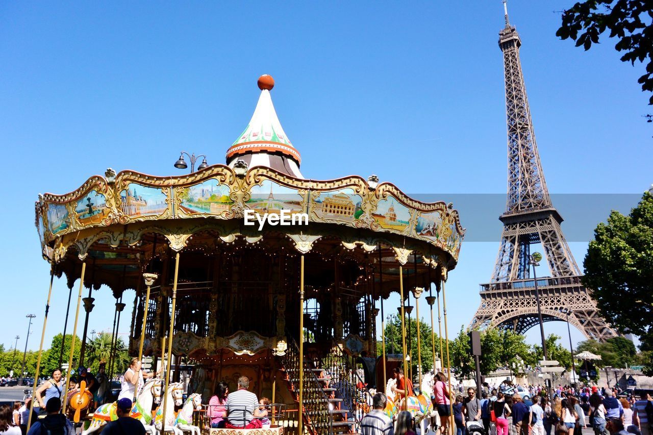 Tourists at eiffel tower