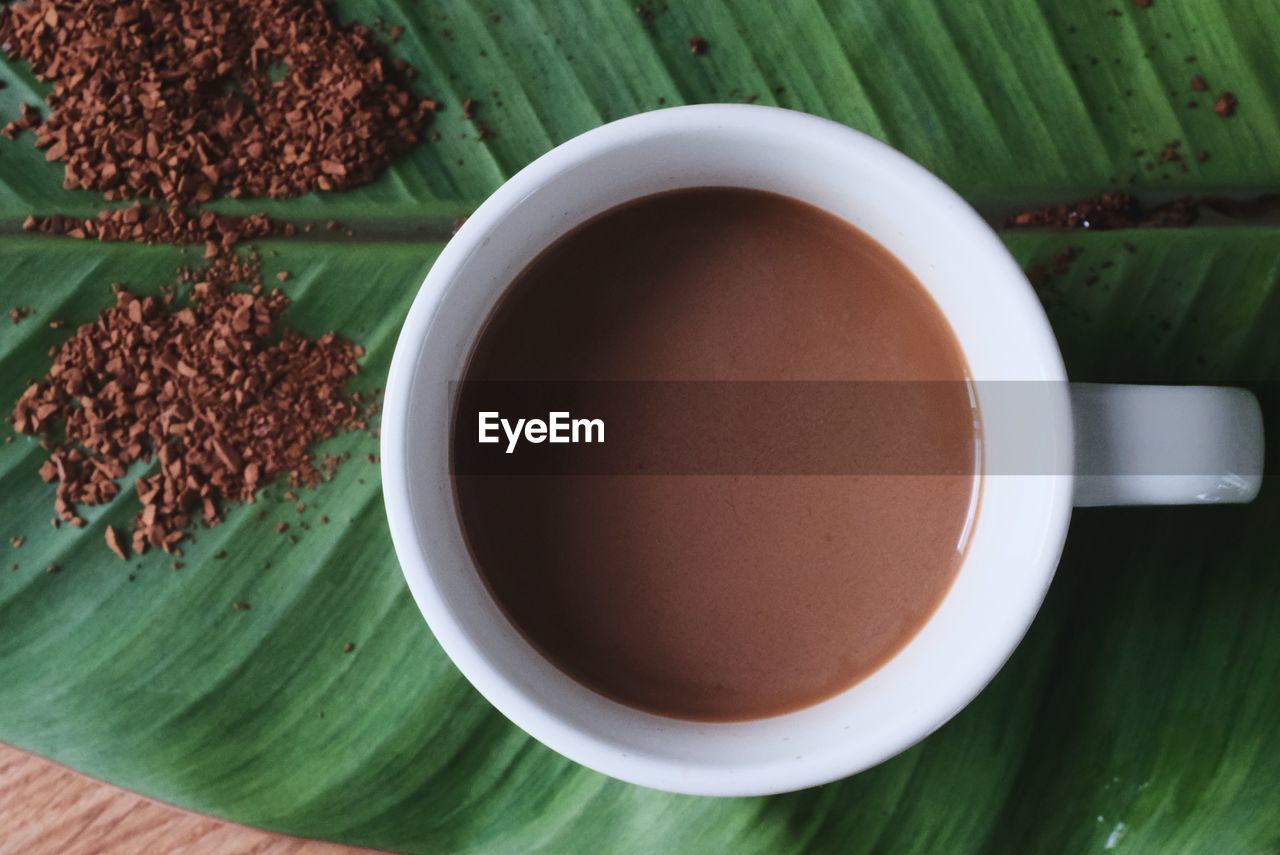 HIGH ANGLE VIEW OF COFFEE IN CUP