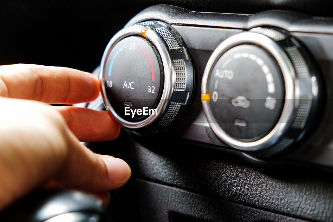 CLOSE-UP OF PERSON HOLDING CAR