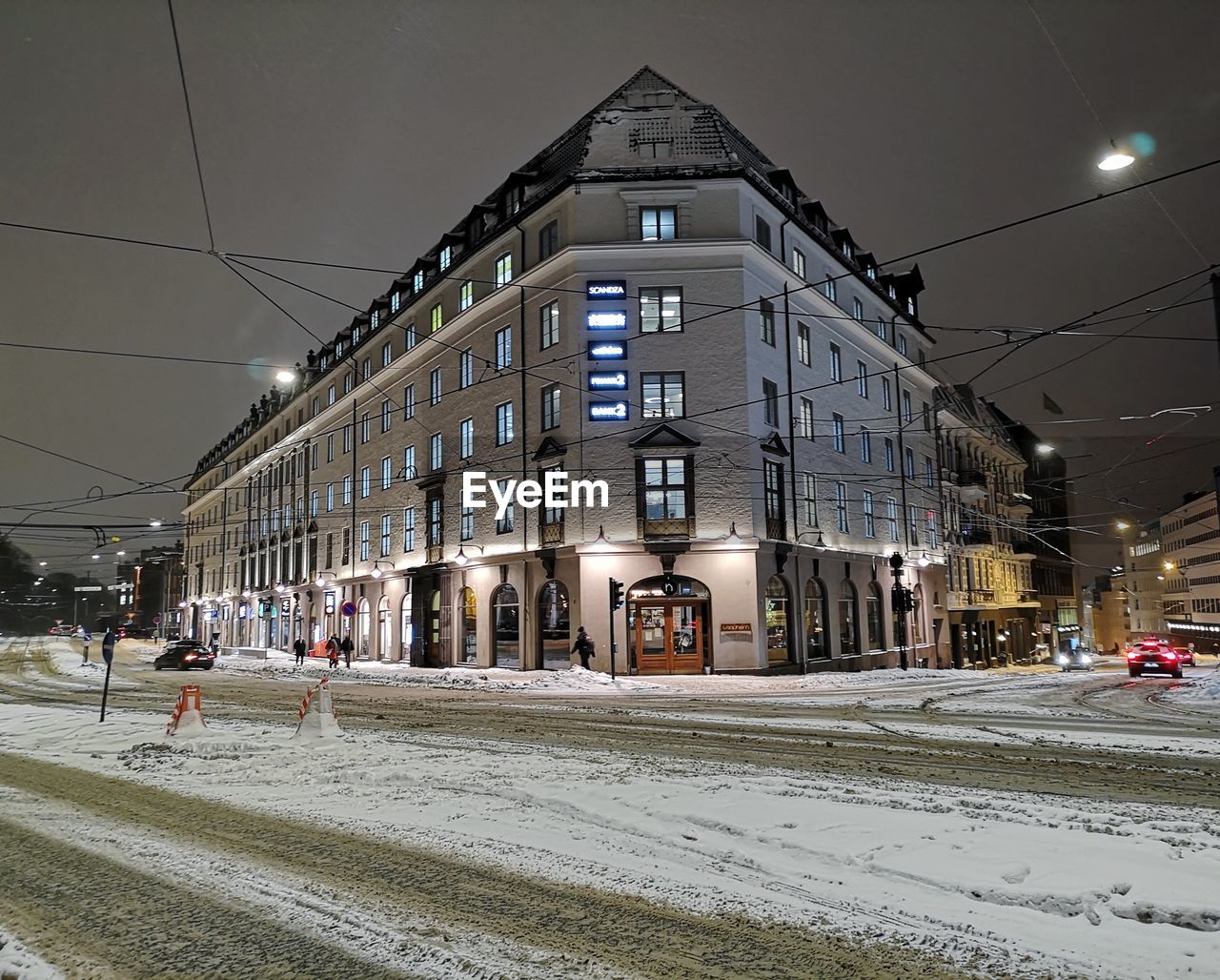 BUILDINGS IN CITY DURING WINTER