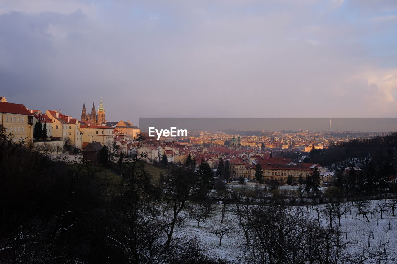 VIEW OF BUILDINGS IN TOWN