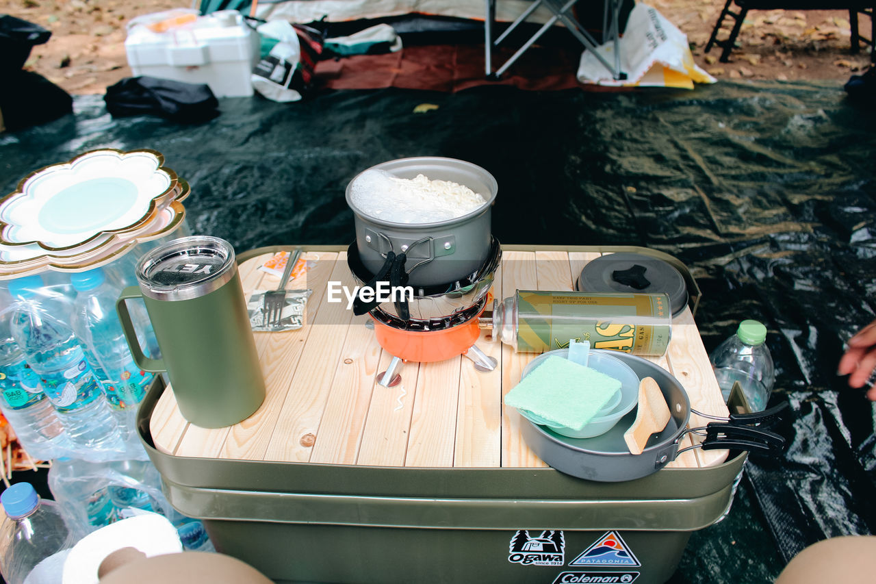 HIGH ANGLE VIEW OF COFFEE CUPS ON TABLE AT SHORE