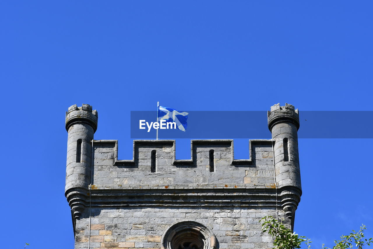 LOW ANGLE VIEW OF CLOCK TOWER AGAINST SKY