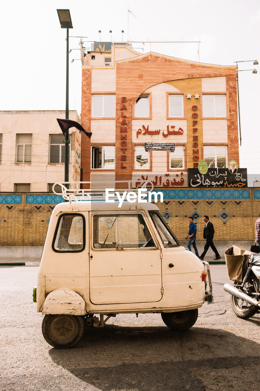 VIEW OF STREET AGAINST BUILDINGS IN CITY