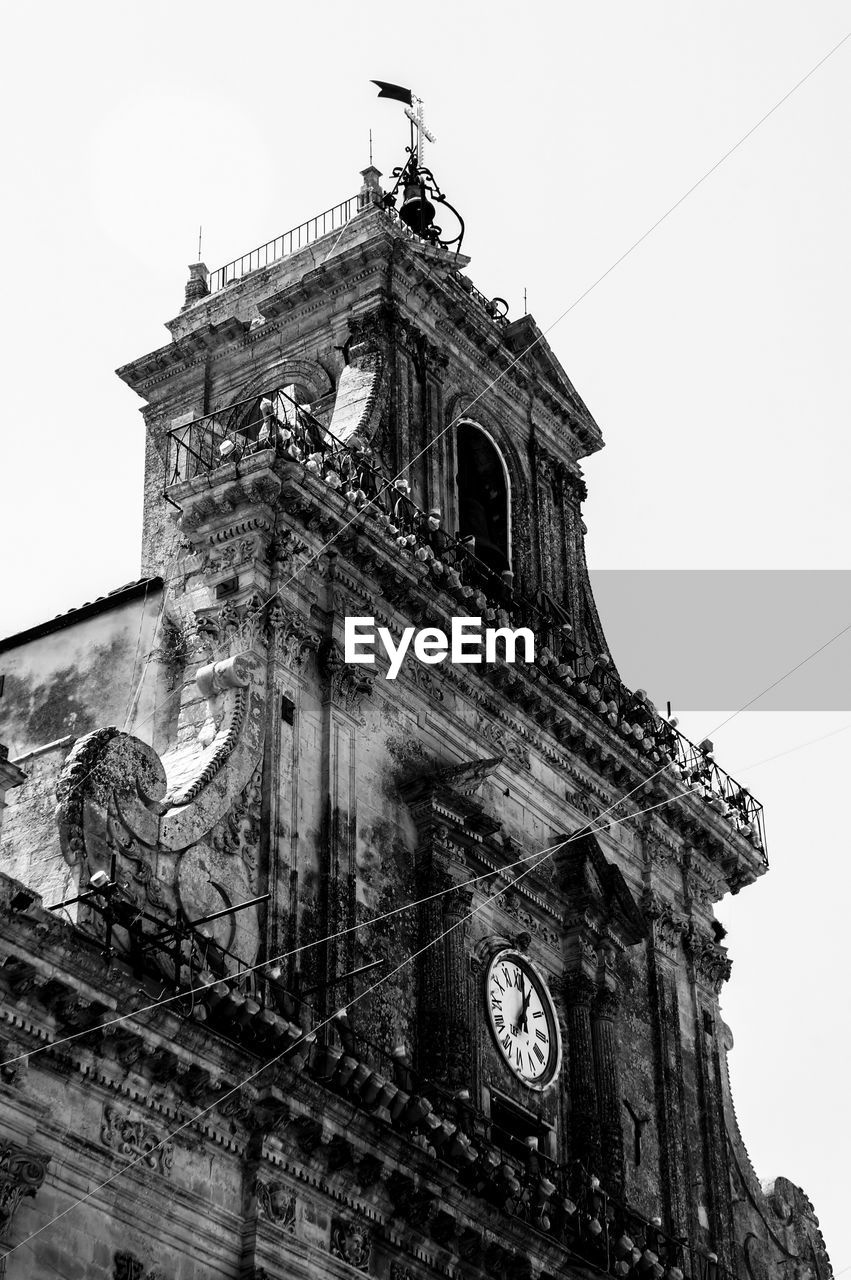 low angle view, architecture, building exterior, built structure, clear sky, history, day, outdoors, sky, no people, clock, clock tower, time