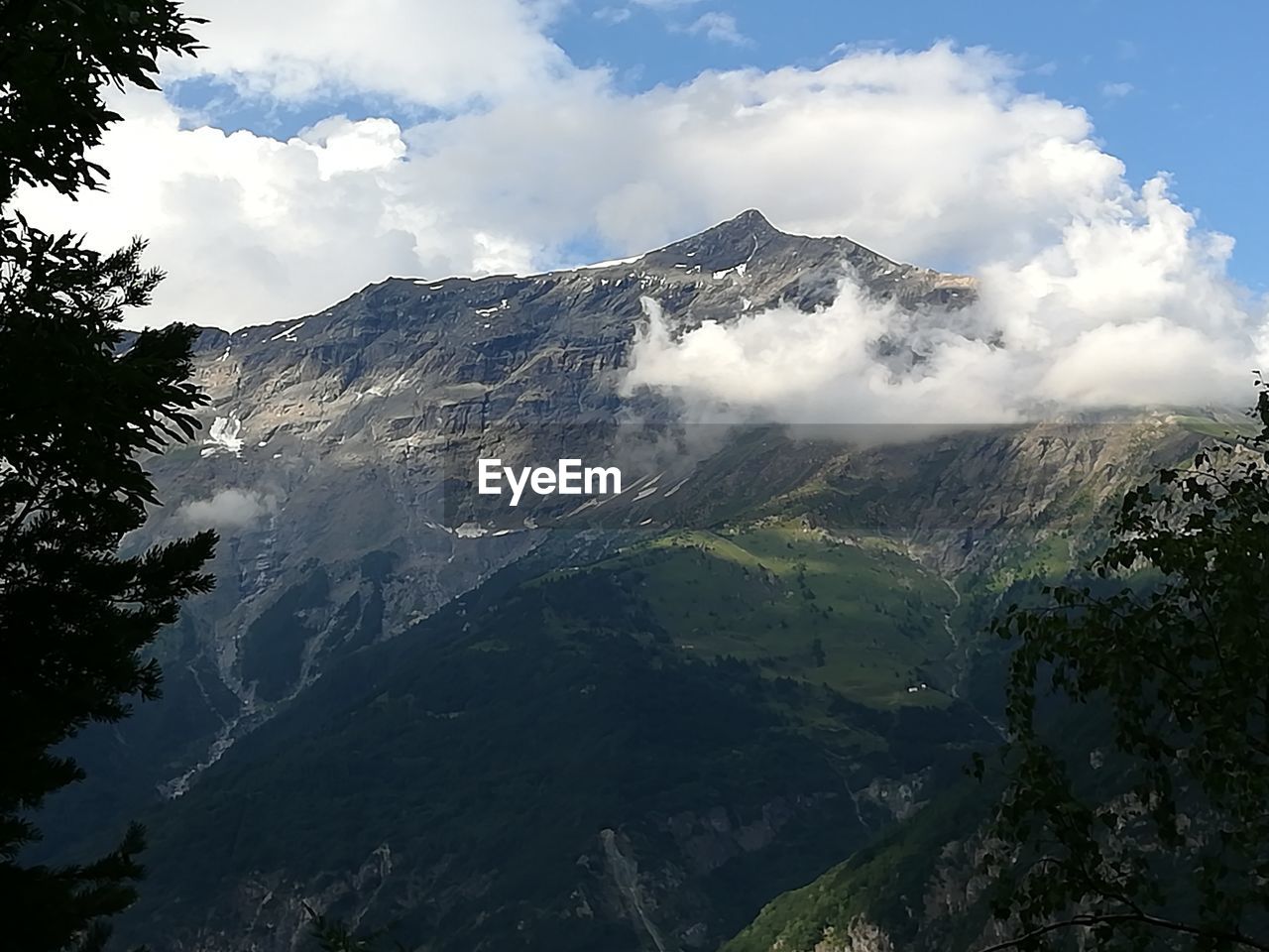 AERIAL VIEW OF SNOWCAPPED MOUNTAIN AGAINST SKY