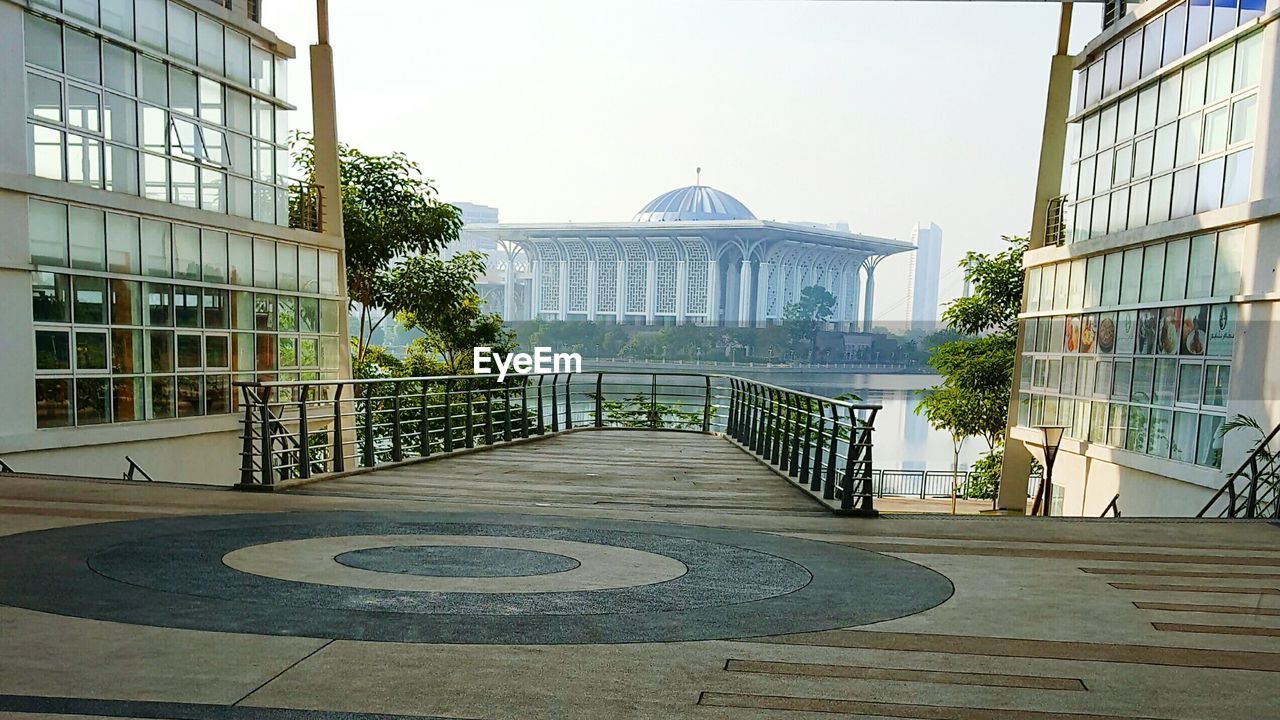 VIEW OF BUILDINGS AGAINST SKY