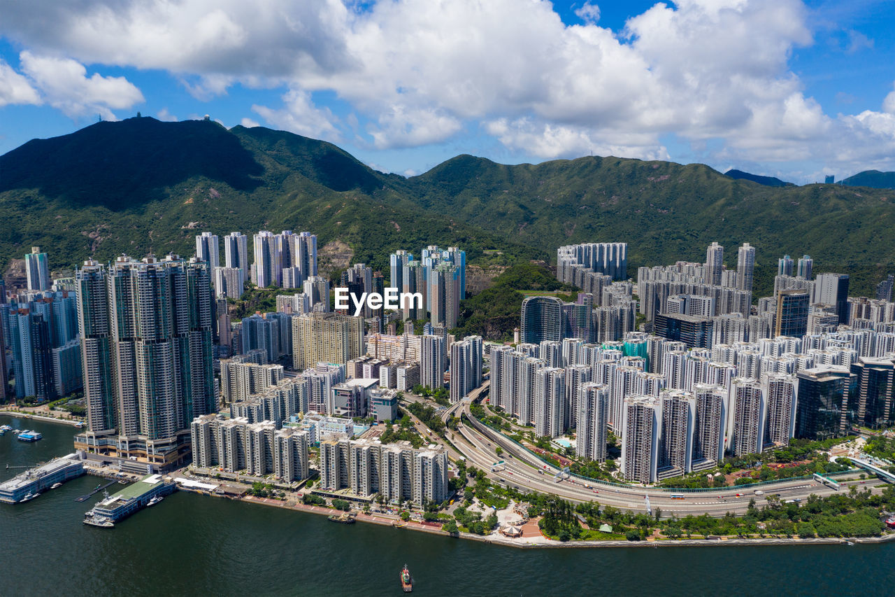 PANORAMIC VIEW OF BUILDINGS IN CITY