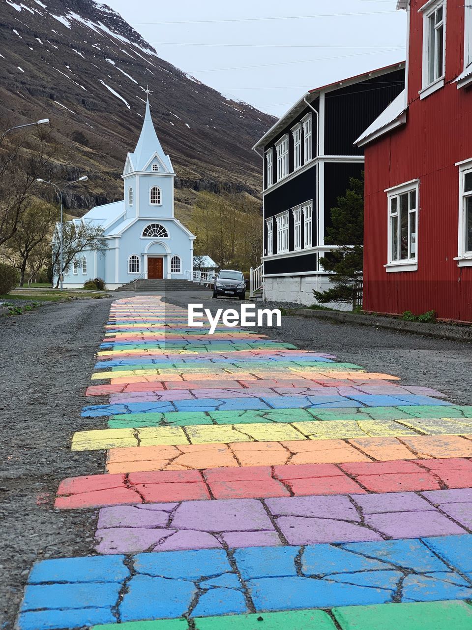 SURFACE LEVEL OF STREET BY BUILDINGS