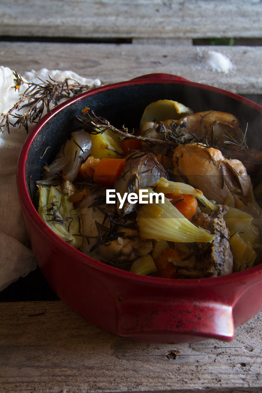 HIGH ANGLE VIEW OF SEAFOOD IN CONTAINER