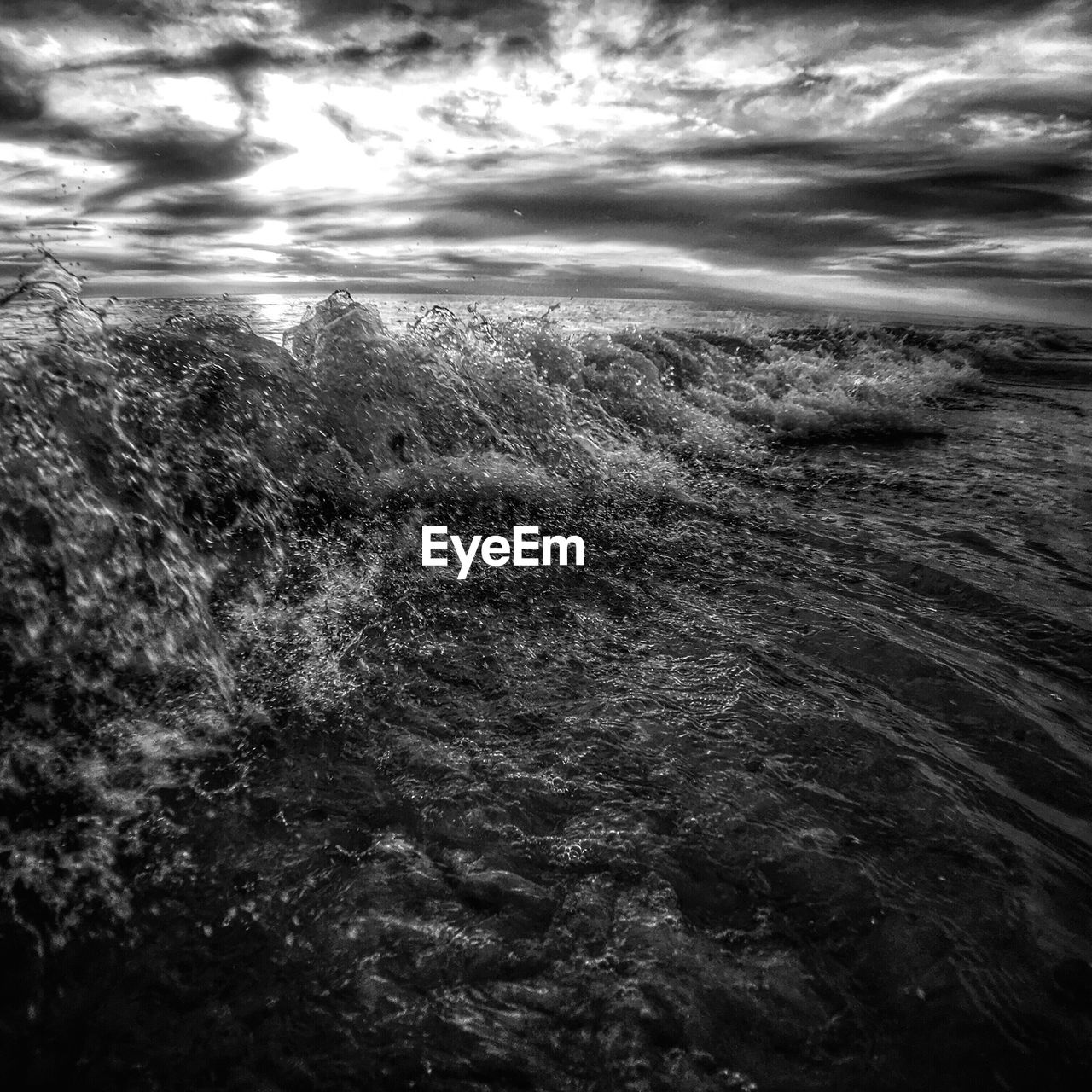 SCENIC VIEW OF LANDSCAPE AGAINST CLOUDY SKY