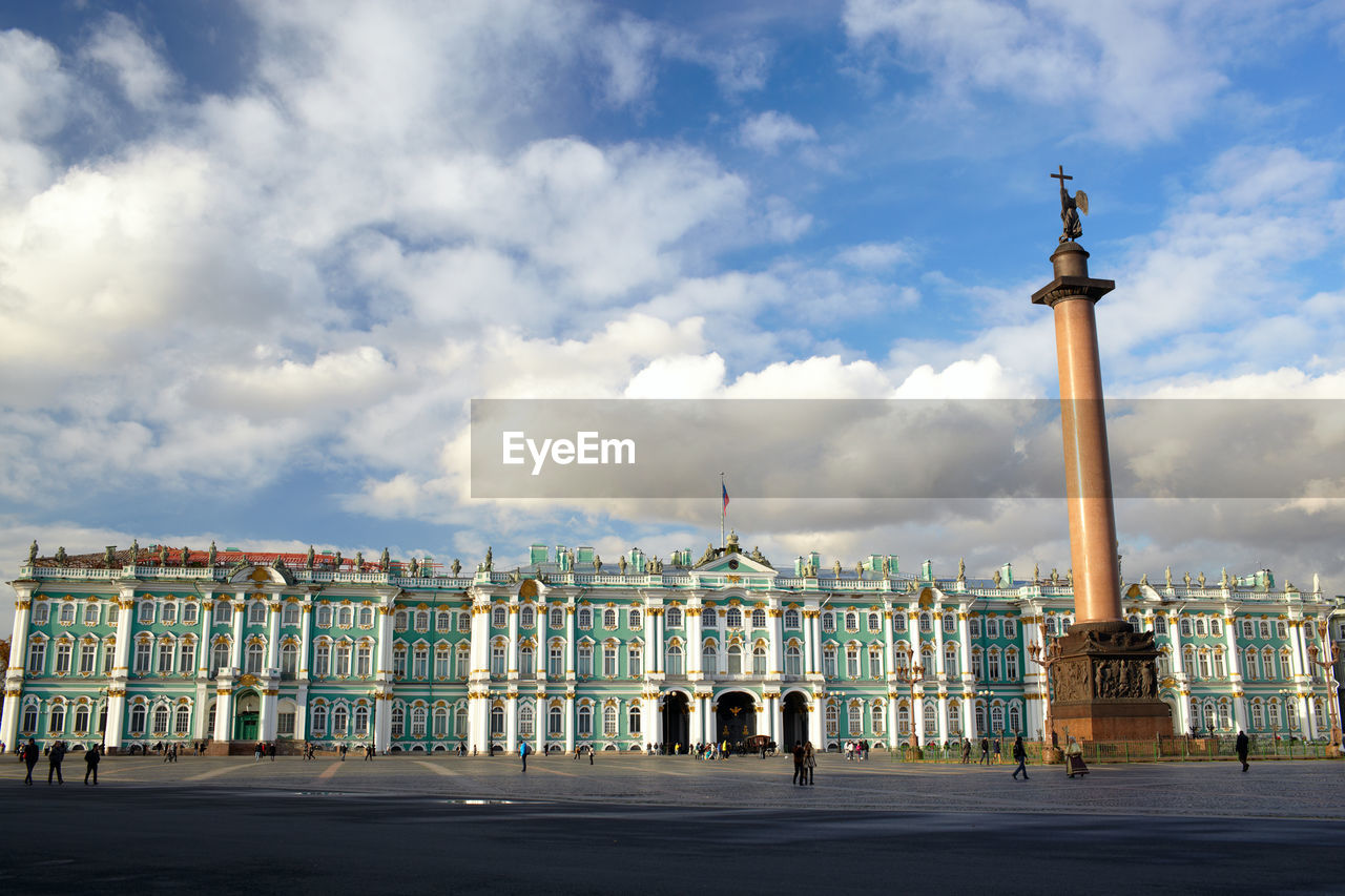 Alexander column and winter palace against sky