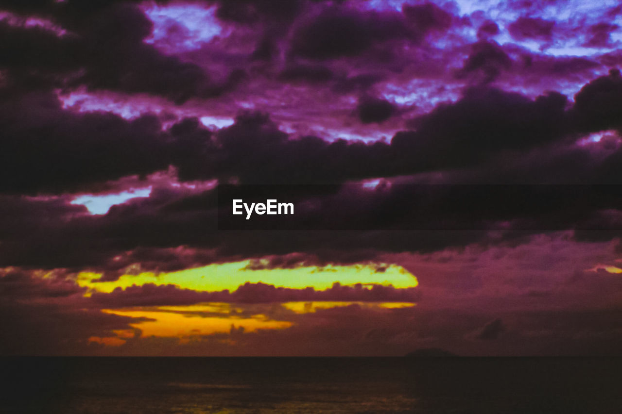 SCENIC VIEW OF DRAMATIC SKY AT SUNSET
