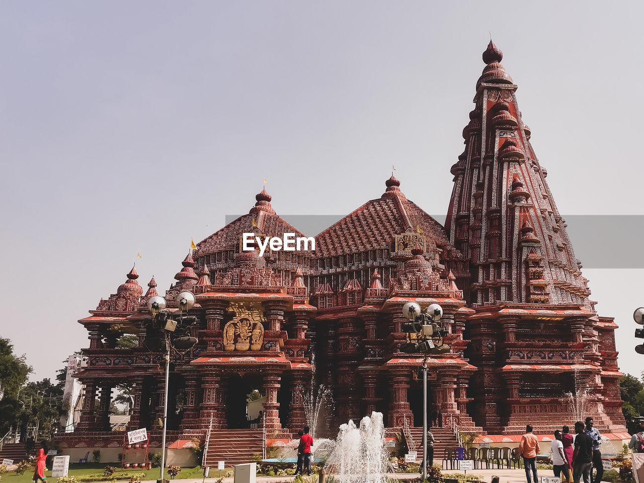 LOW ANGLE VIEW OF TEMPLE BUILDING AGAINST SKY