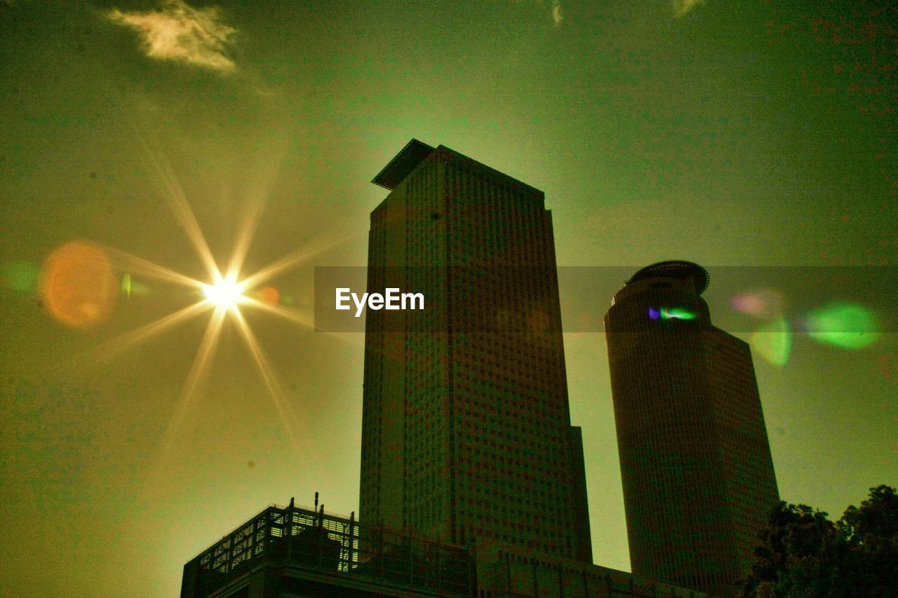 LOW ANGLE VIEW OF MODERN BUILDINGS AGAINST SKY