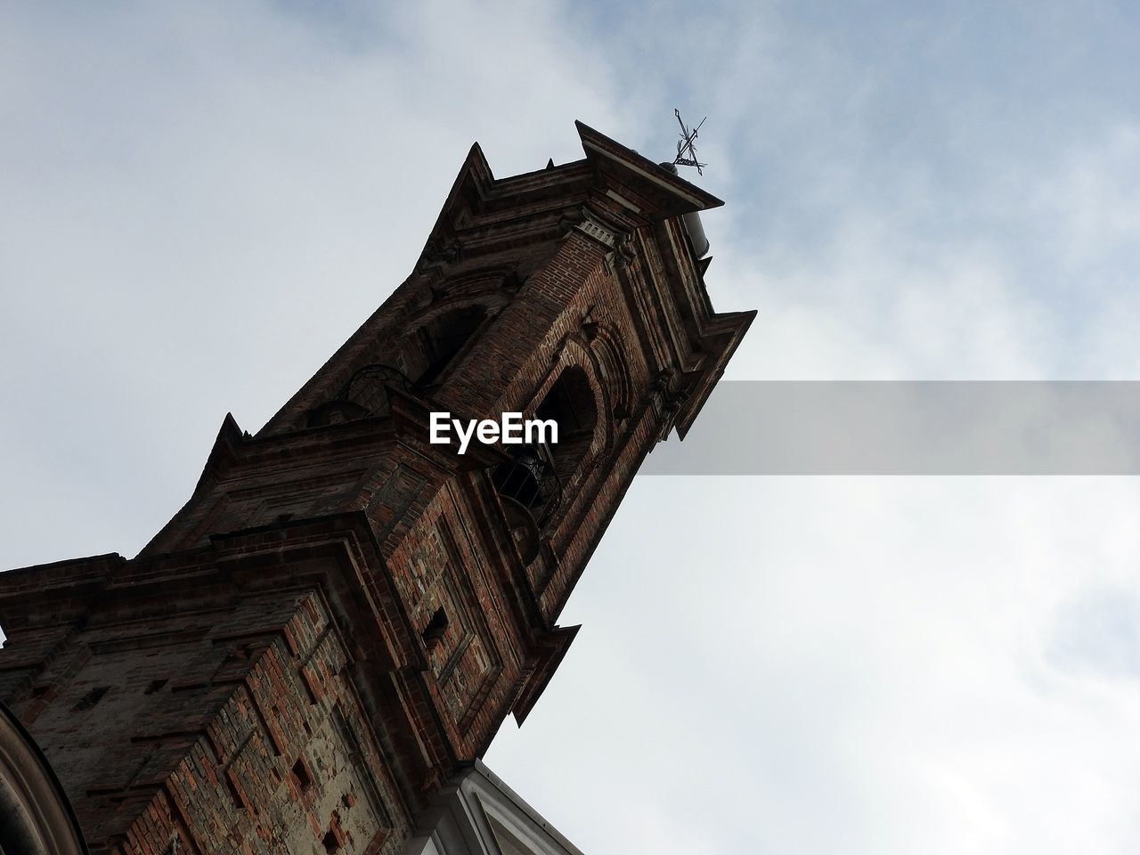 LOW ANGLE VIEW OF CATHEDRAL AGAINST SKY