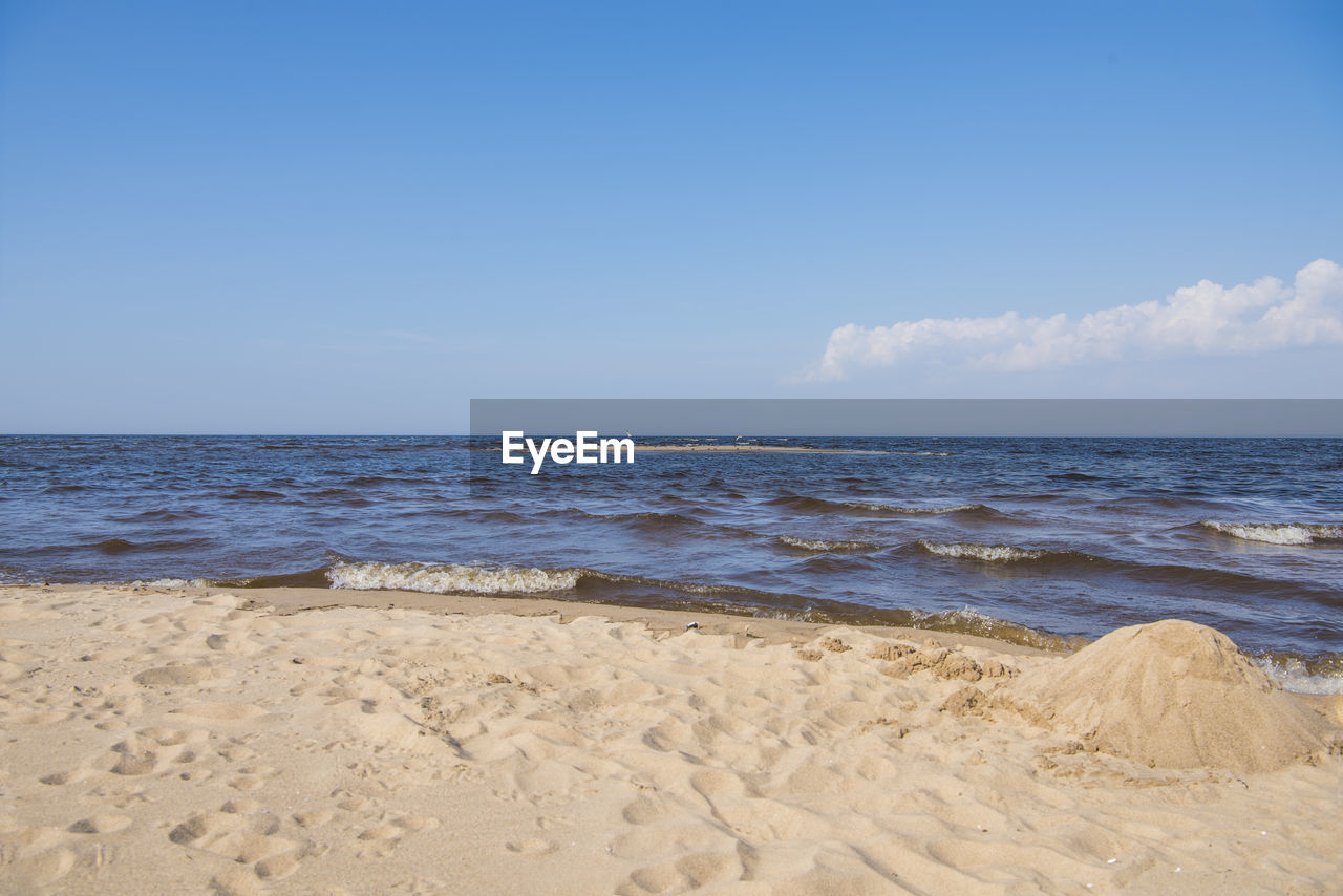 SCENIC VIEW OF SEA SHORE AGAINST SKY