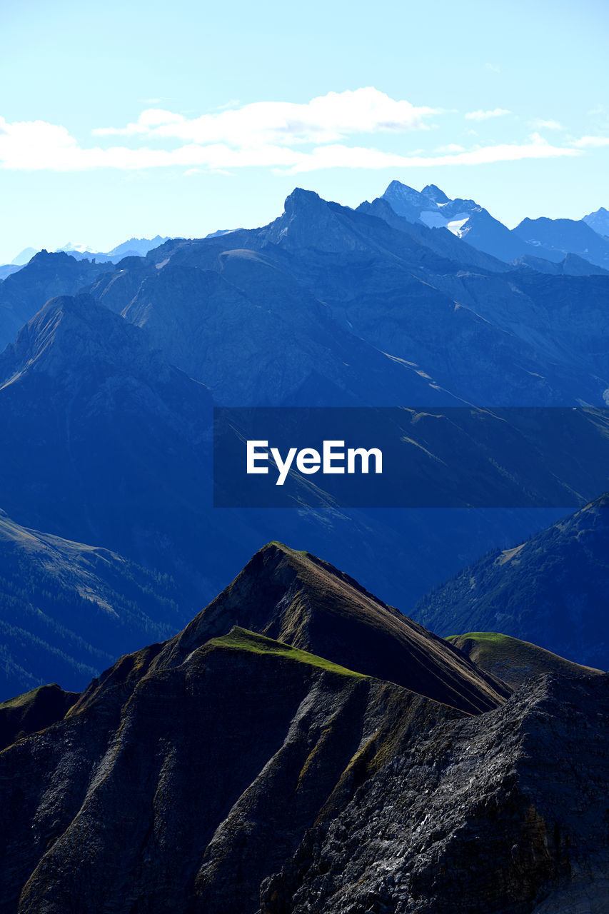 AERIAL VIEW OF MOUNTAINS AGAINST SKY