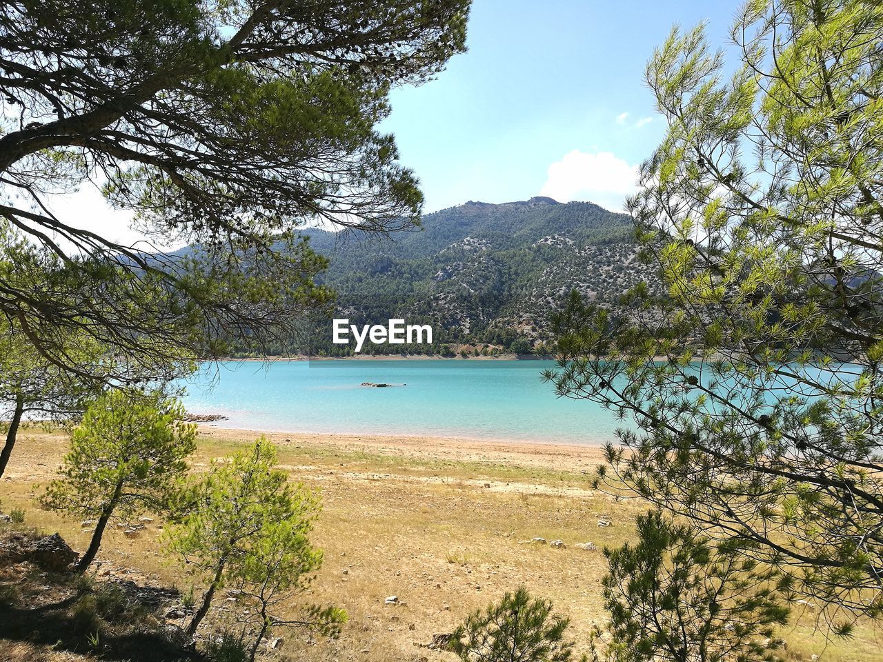 VIEW OF SEA AGAINST MOUNTAINS