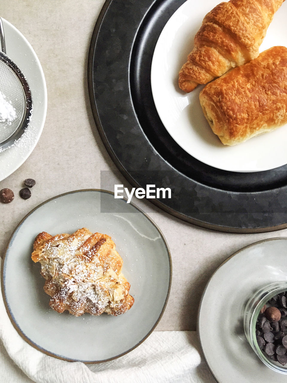 HIGH ANGLE VIEW OF BREAKFAST SERVED ON PLATE