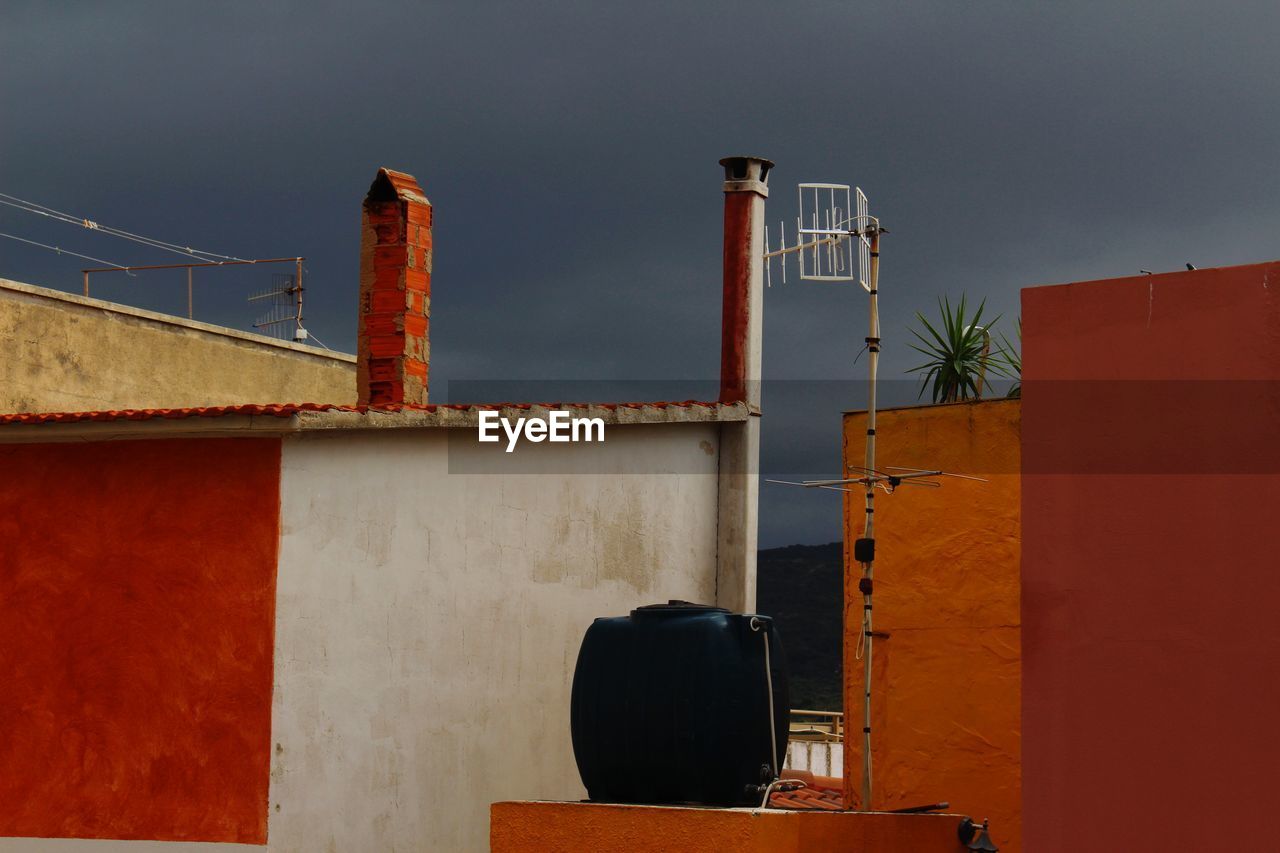 LOW ANGLE VIEW OF INDUSTRIAL BUILDING AGAINST SKY