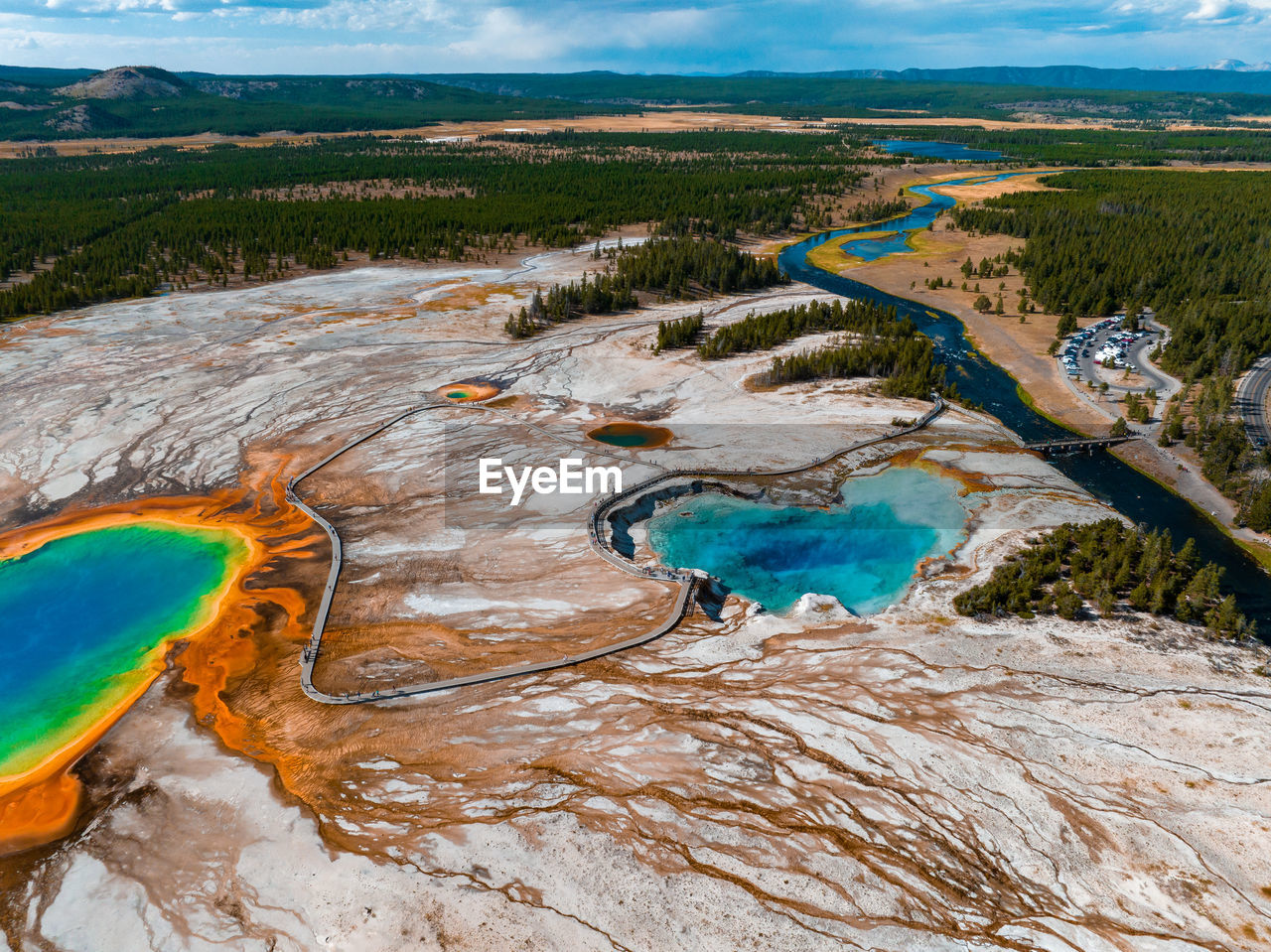 Grand prismatic pool at yellowstone national park colors
