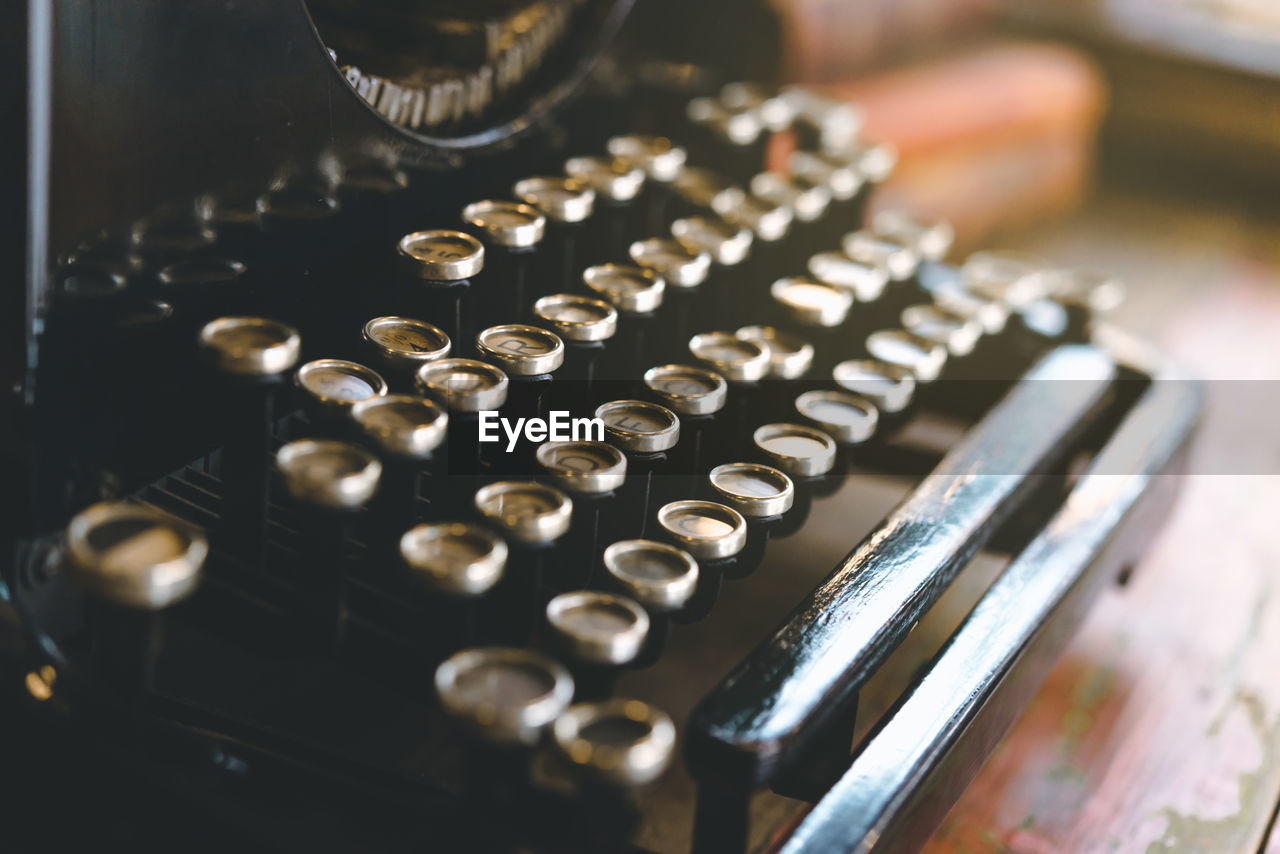 HIGH ANGLE VIEW OF OLD KEYBOARD