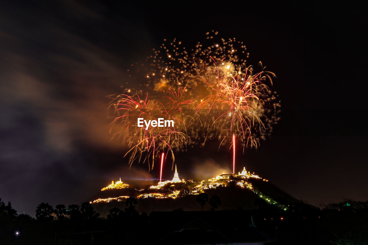 LOW ANGLE VIEW OF FIREWORK DISPLAY