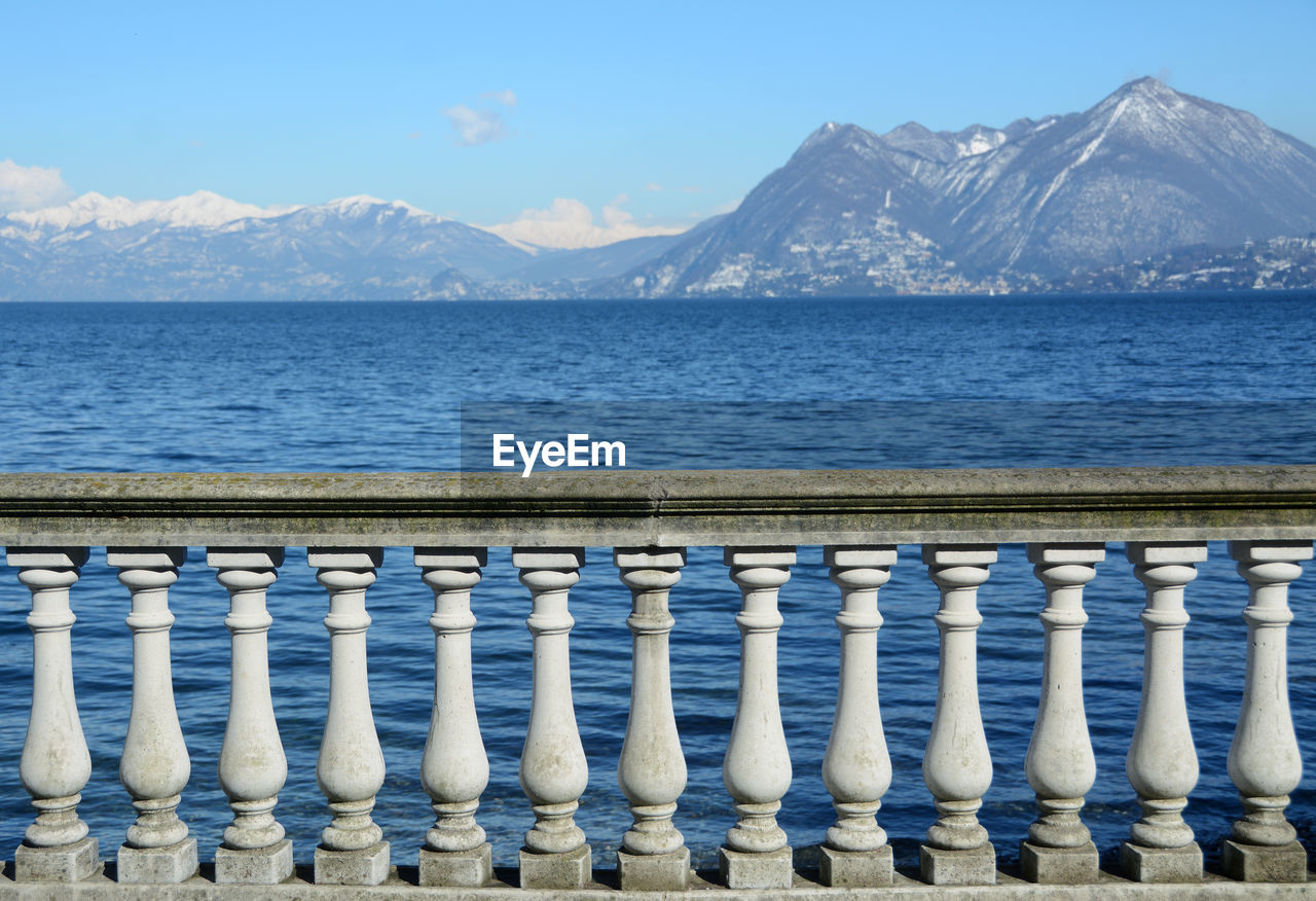 VIEW OF SEA AGAINST MOUNTAINS