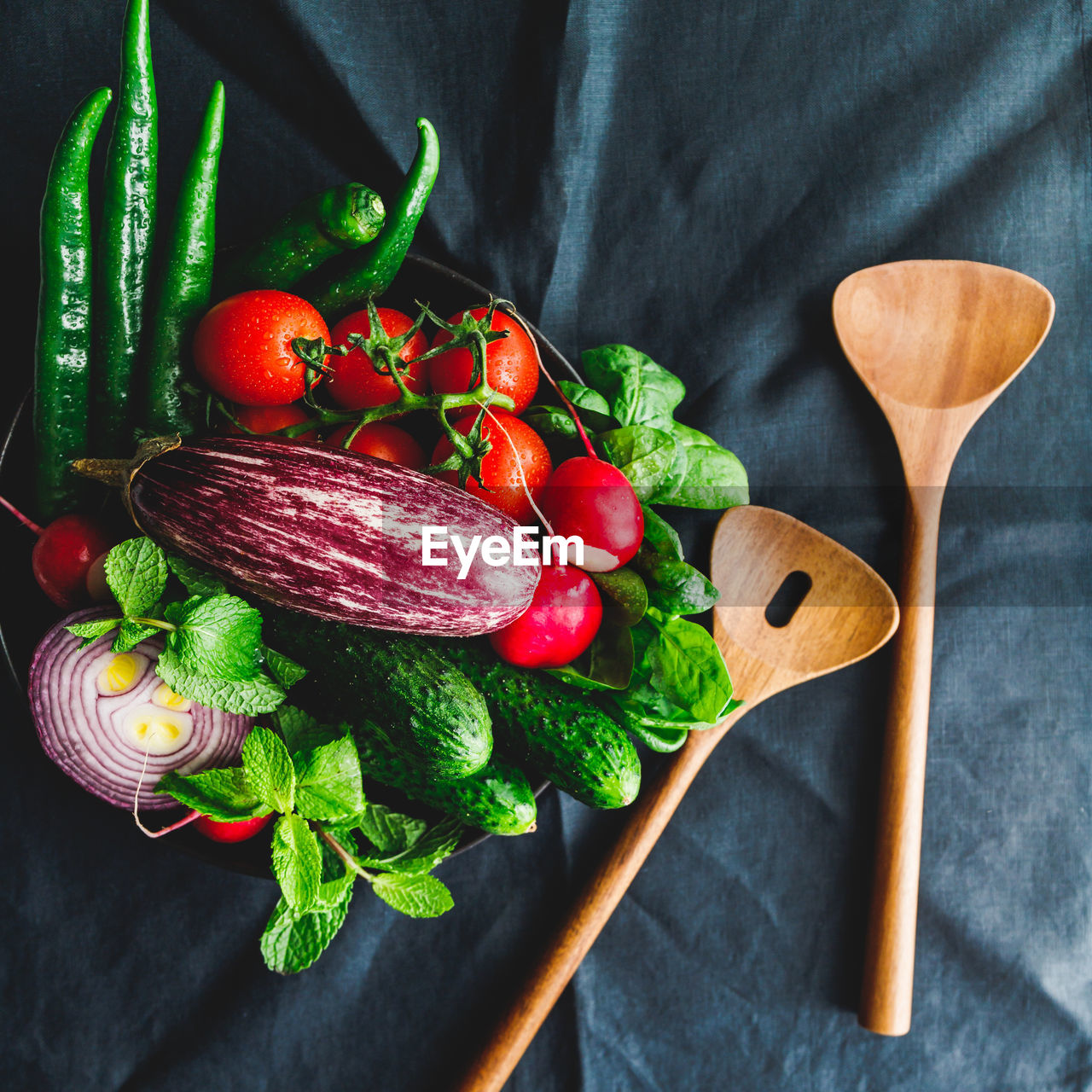 HIGH ANGLE VIEW OF FRESH FRUITS ON TABLE