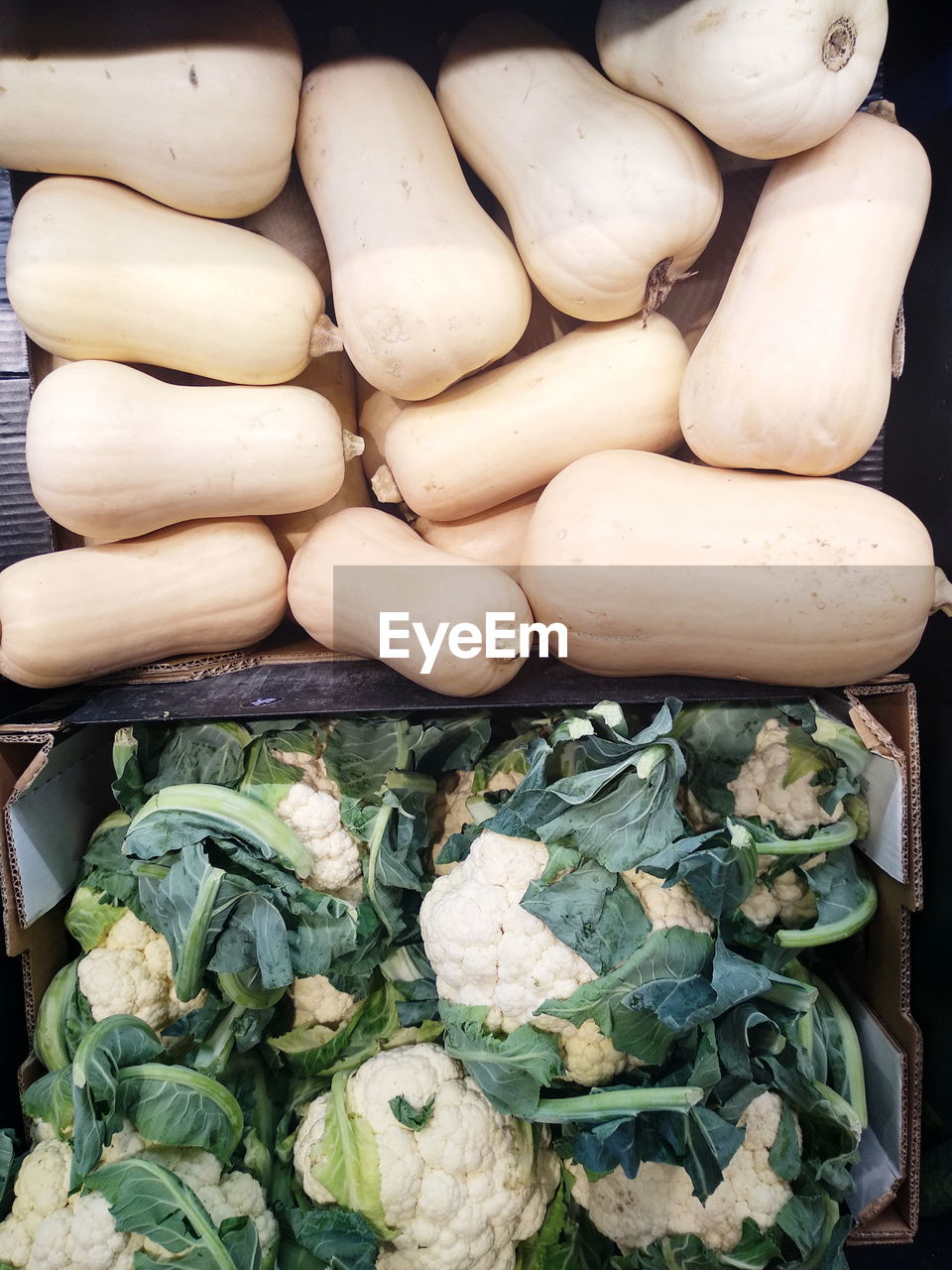 HIGH ANGLE VIEW OF VEGETABLES FOR SALE AT MARKET STALL