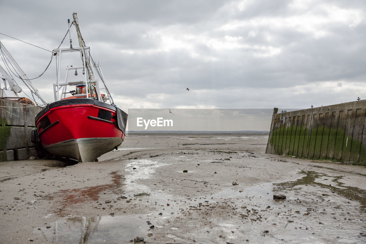 Fisherman boats stuck on the beach in low tide period in leigh-on-sea, uk.