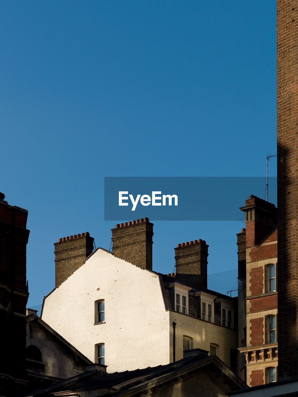 LOW ANGLE VIEW OF BUILDINGS AGAINST CLEAR SKY