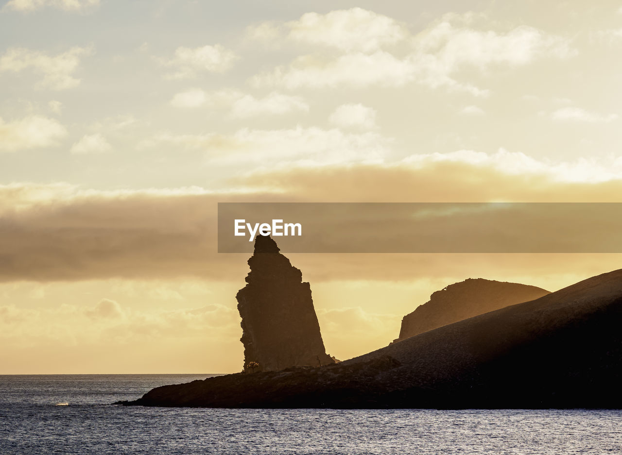 VIEW OF SEA AGAINST SKY DURING SUNSET