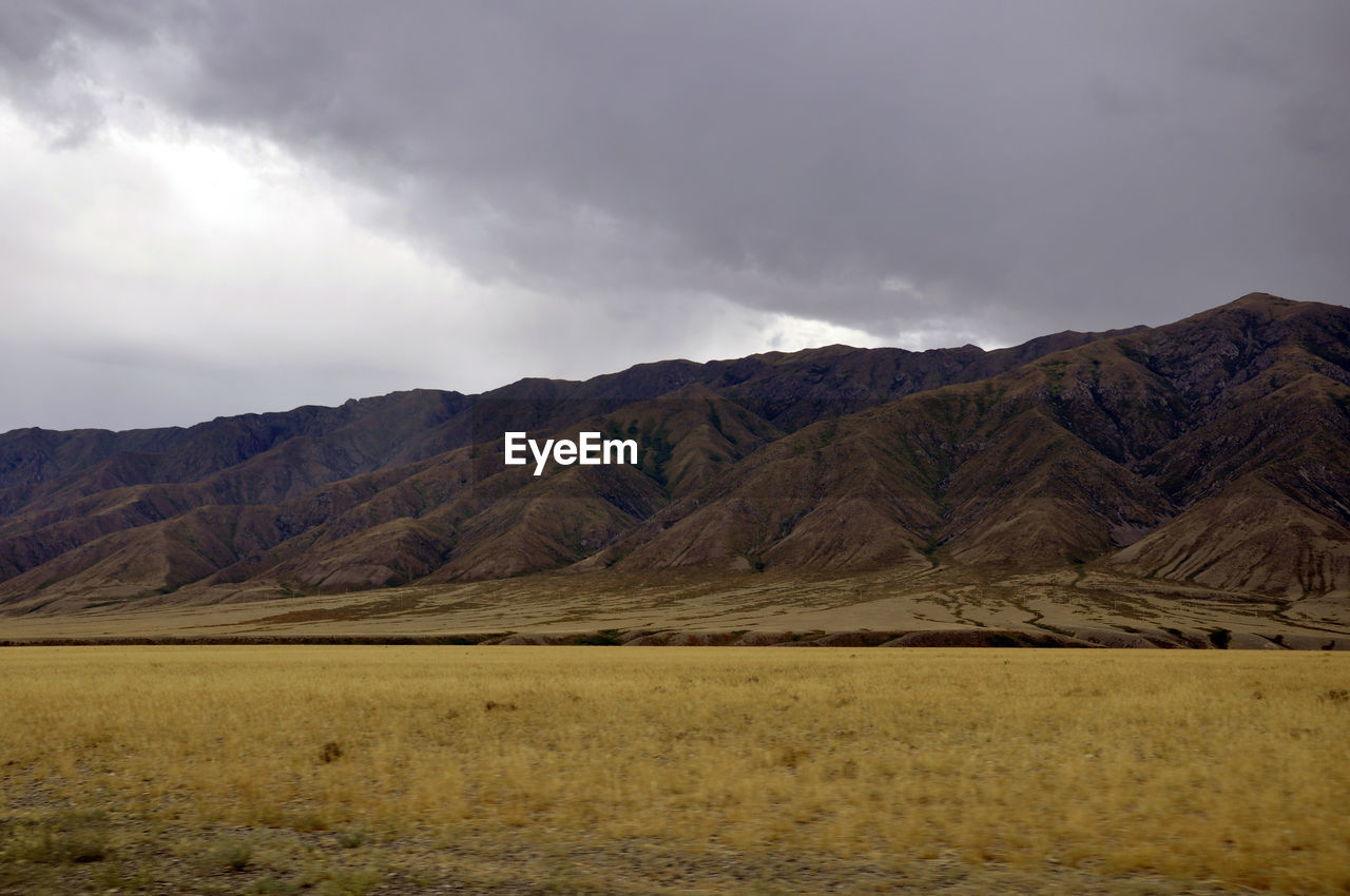 SCENIC VIEW OF DESERT AGAINST SKY