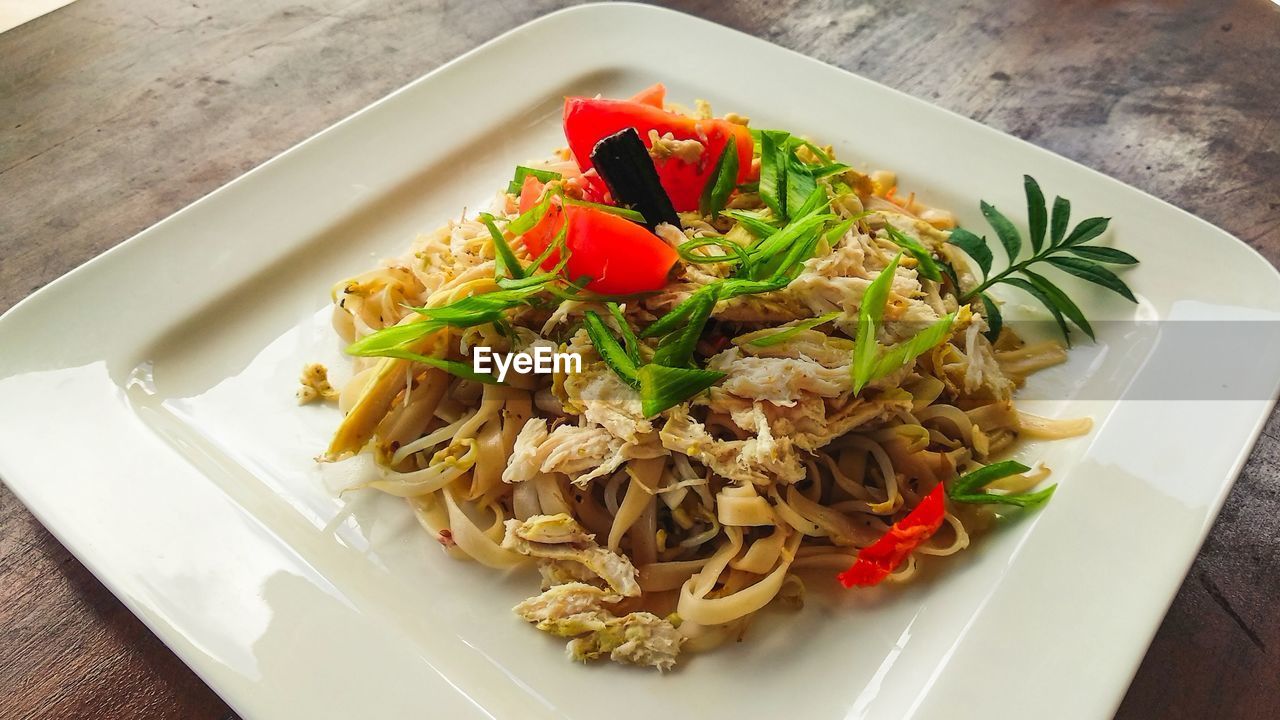 CLOSE-UP OF SALAD SERVED ON PLATE