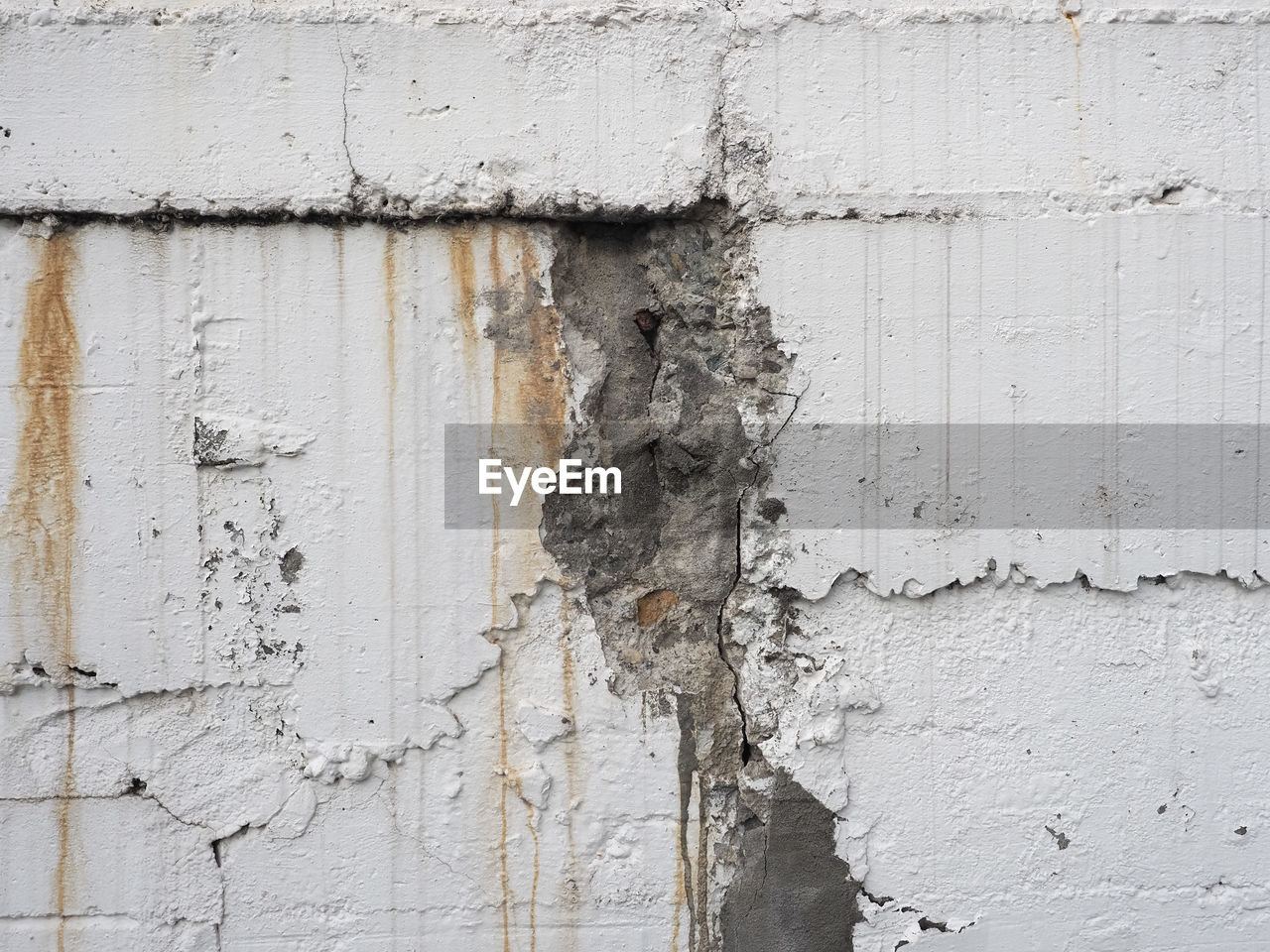 wall, wall - building feature, built structure, architecture, textured, backgrounds, weathered, old, full frame, damaged, no people, peeling off, building exterior, cracked, day, white, close-up, wood, decline, rough, peeled, brick, deterioration, pattern, bad condition, rundown, paint, abandoned, outdoors, brick wall, broken, road surface