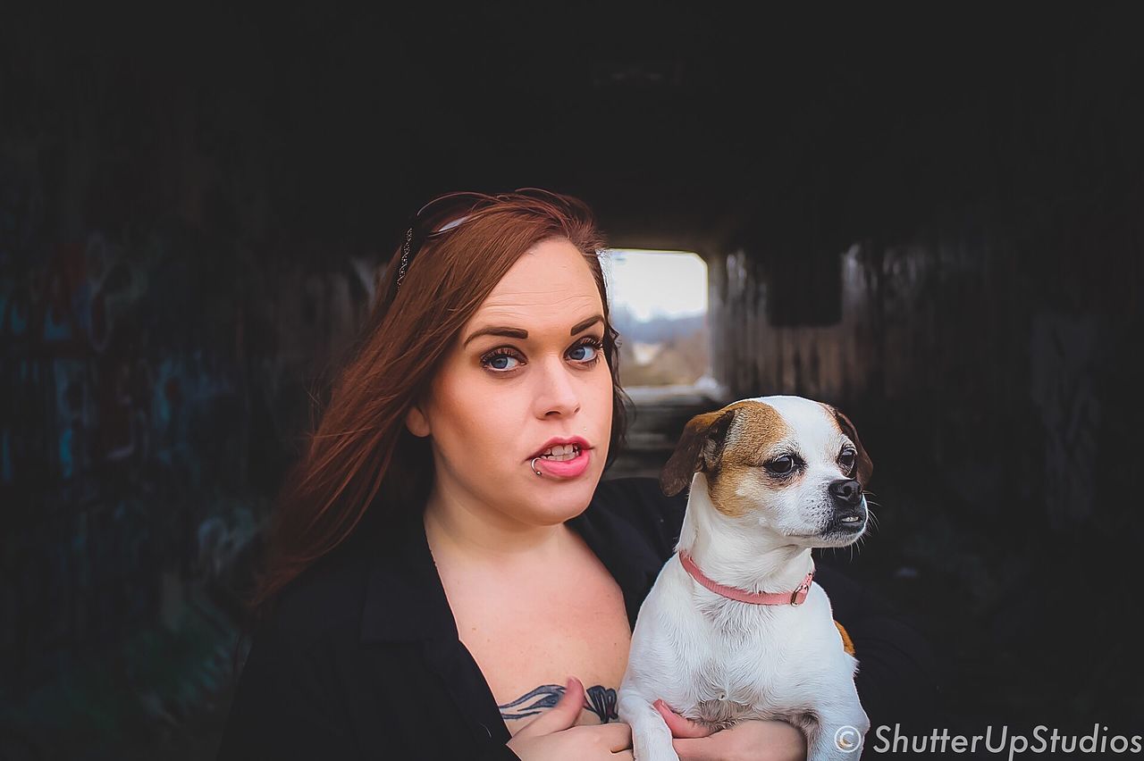 PORTRAIT OF WOMAN WITH DOG WEARING SUNGLASSES