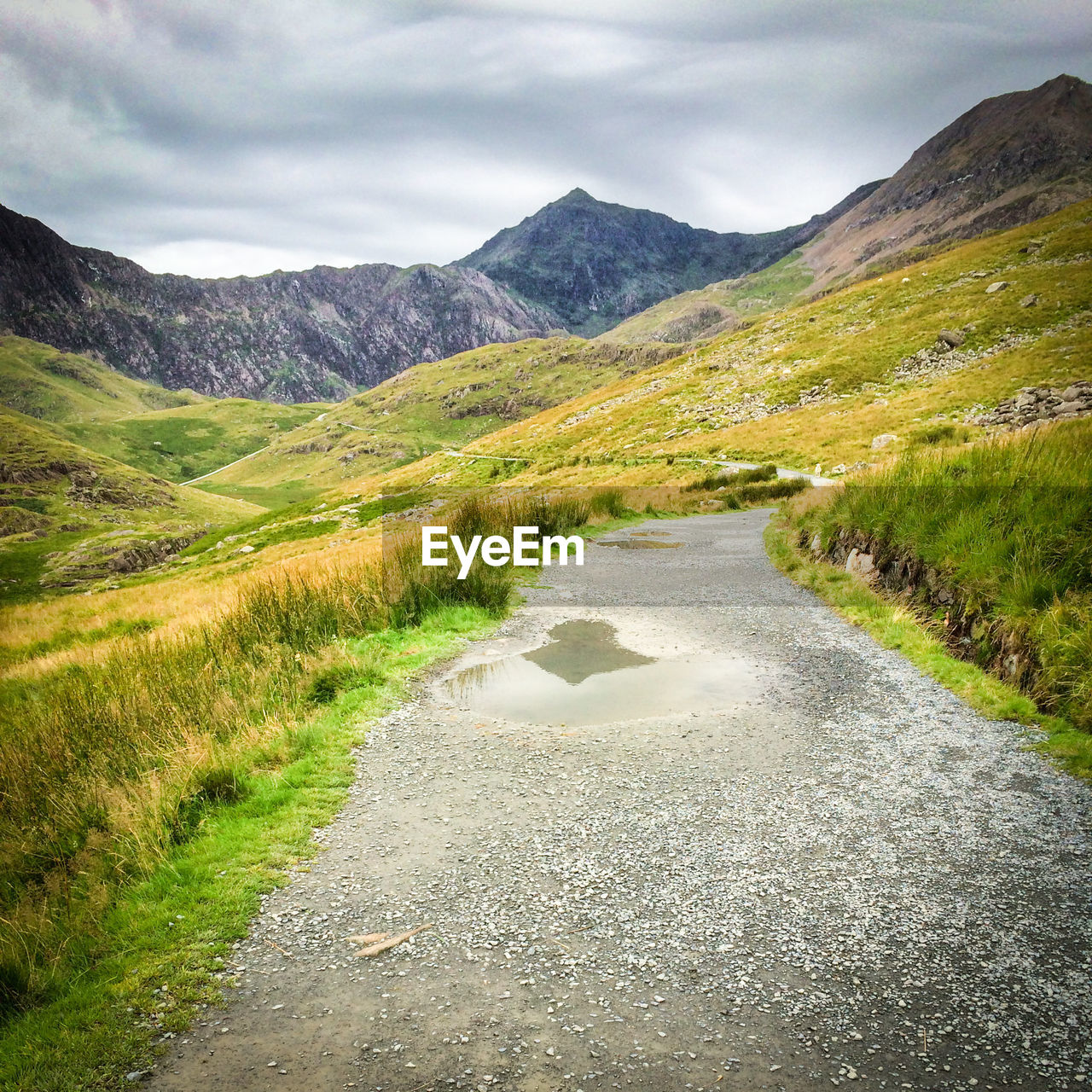 Approaching the snowdon ridge on the miners' track in snowdonia.